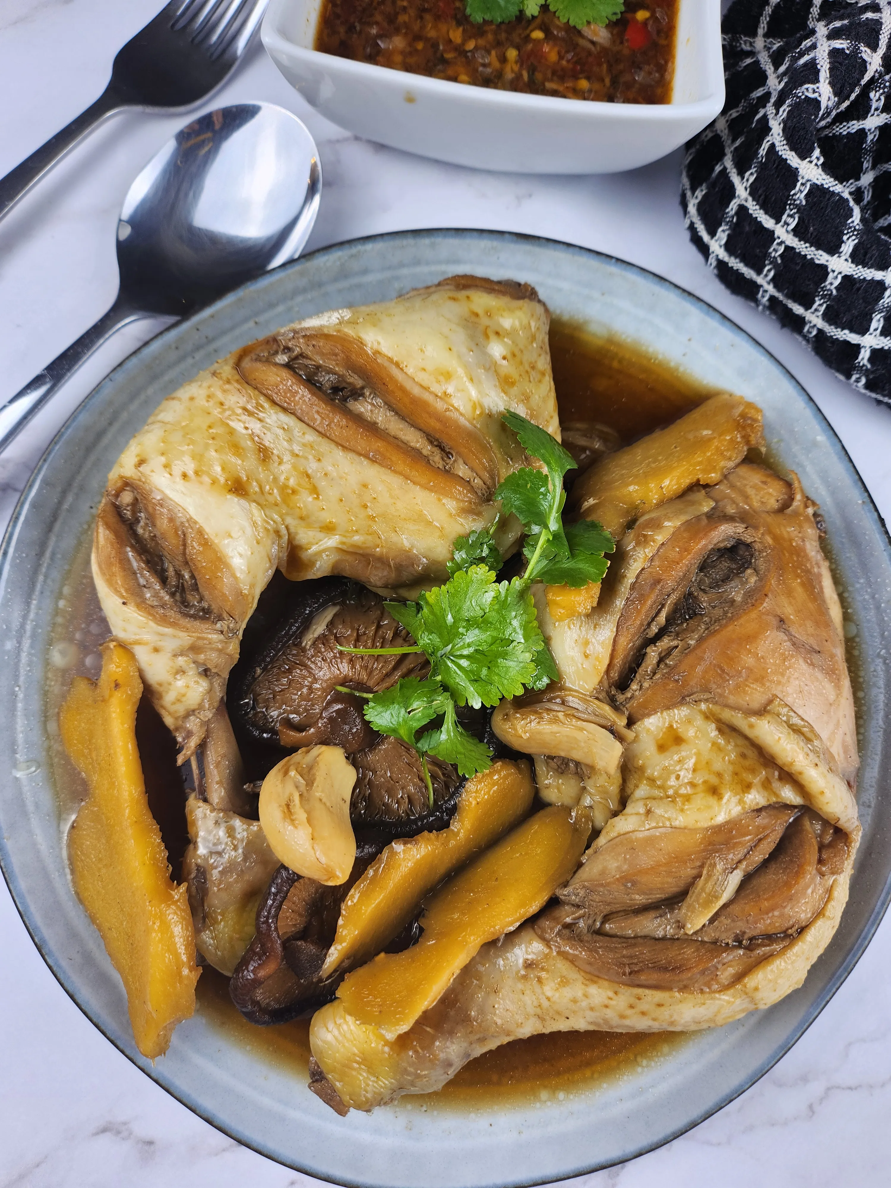 Soy Sauce Chicken (See Yao Gai)