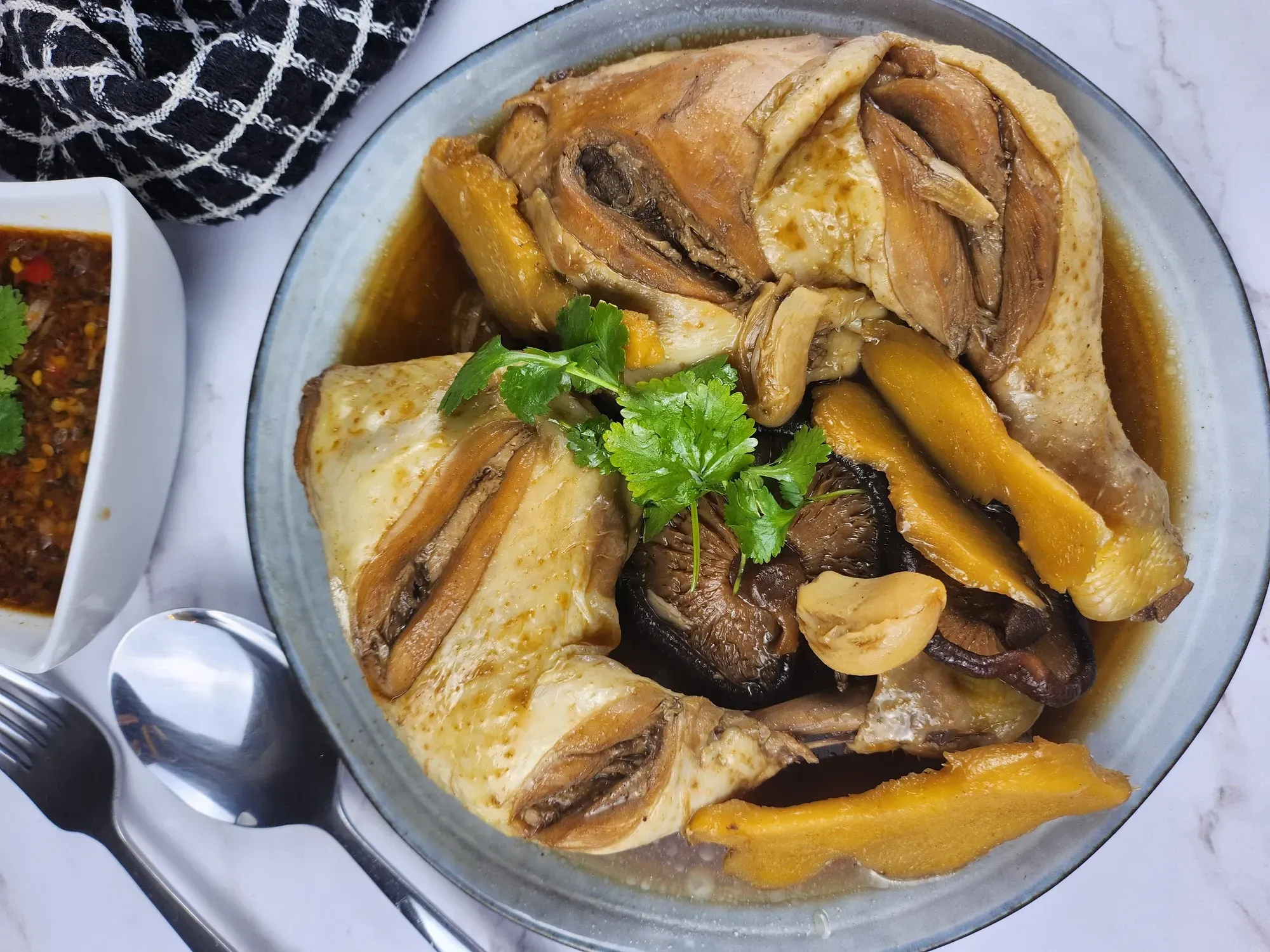 Soy Sauce Chicken (See Yao Gai)