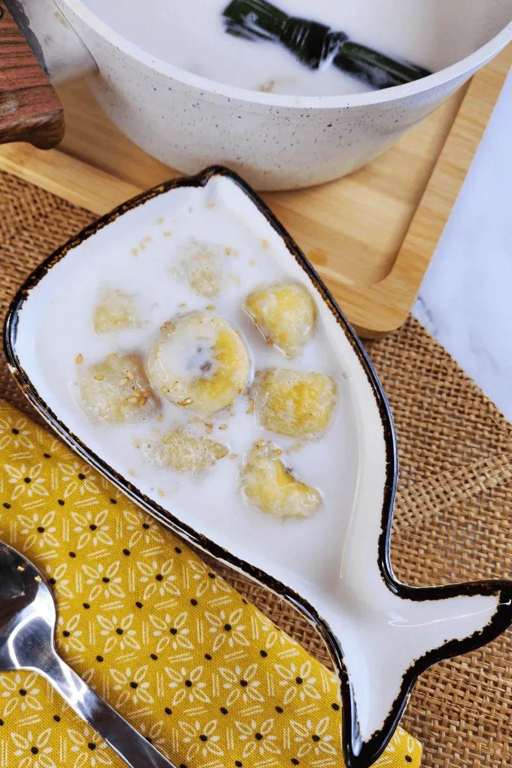 Bananas in Sweet Coconut Milk (Kluai Buat Chi) 