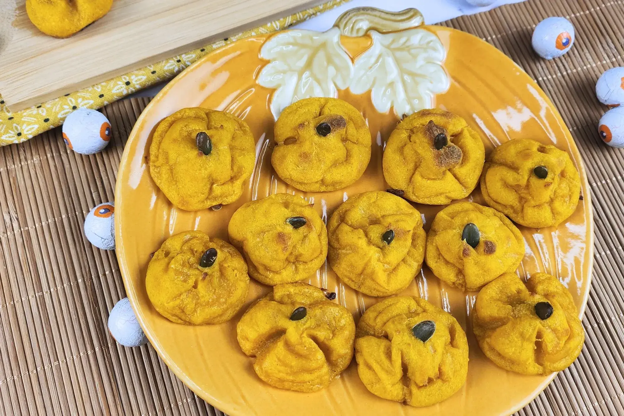 A plate of Crispy Pumpkin Mochi 