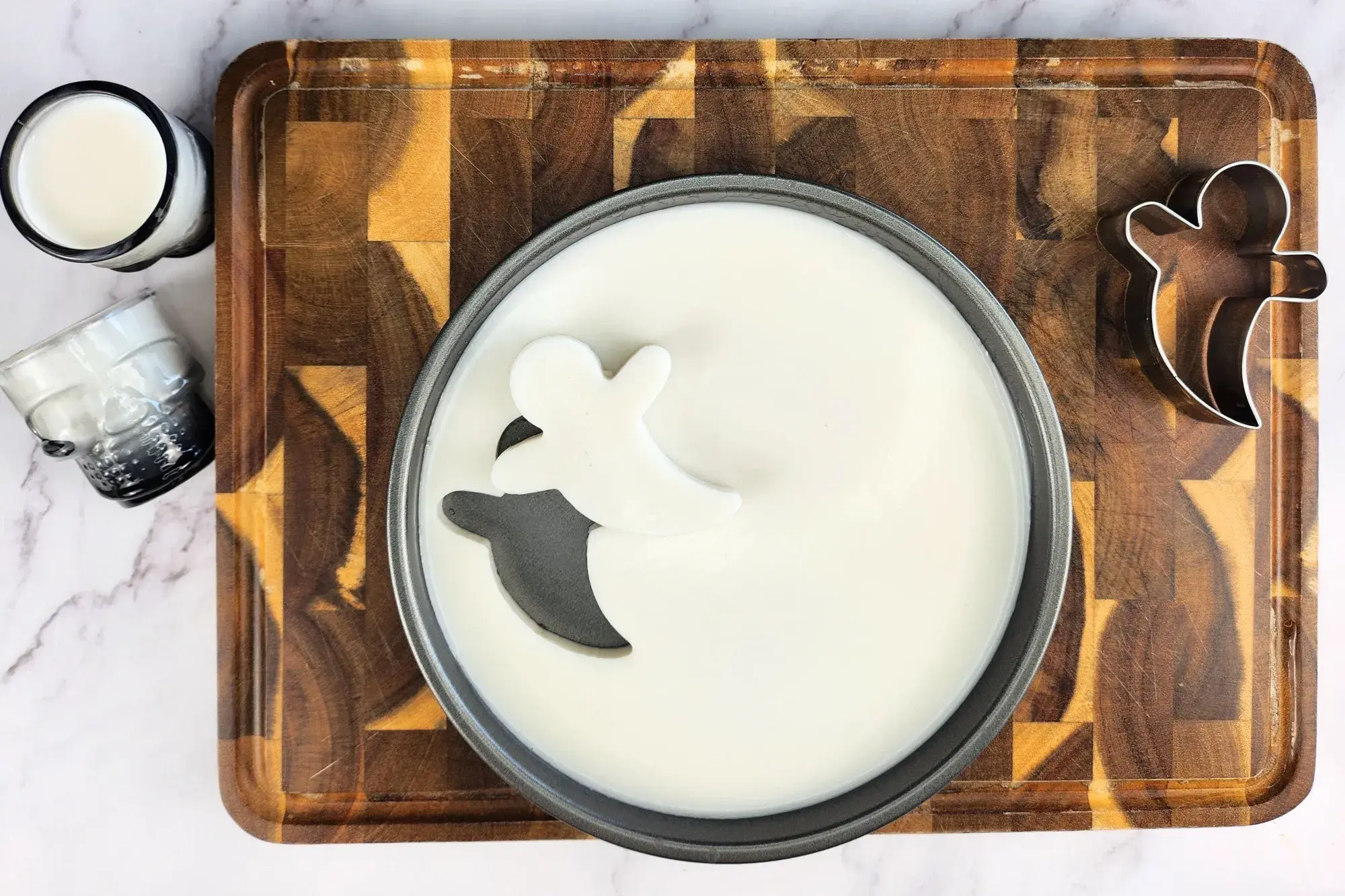 A piece of white ghost jelly on the tray of white liquid