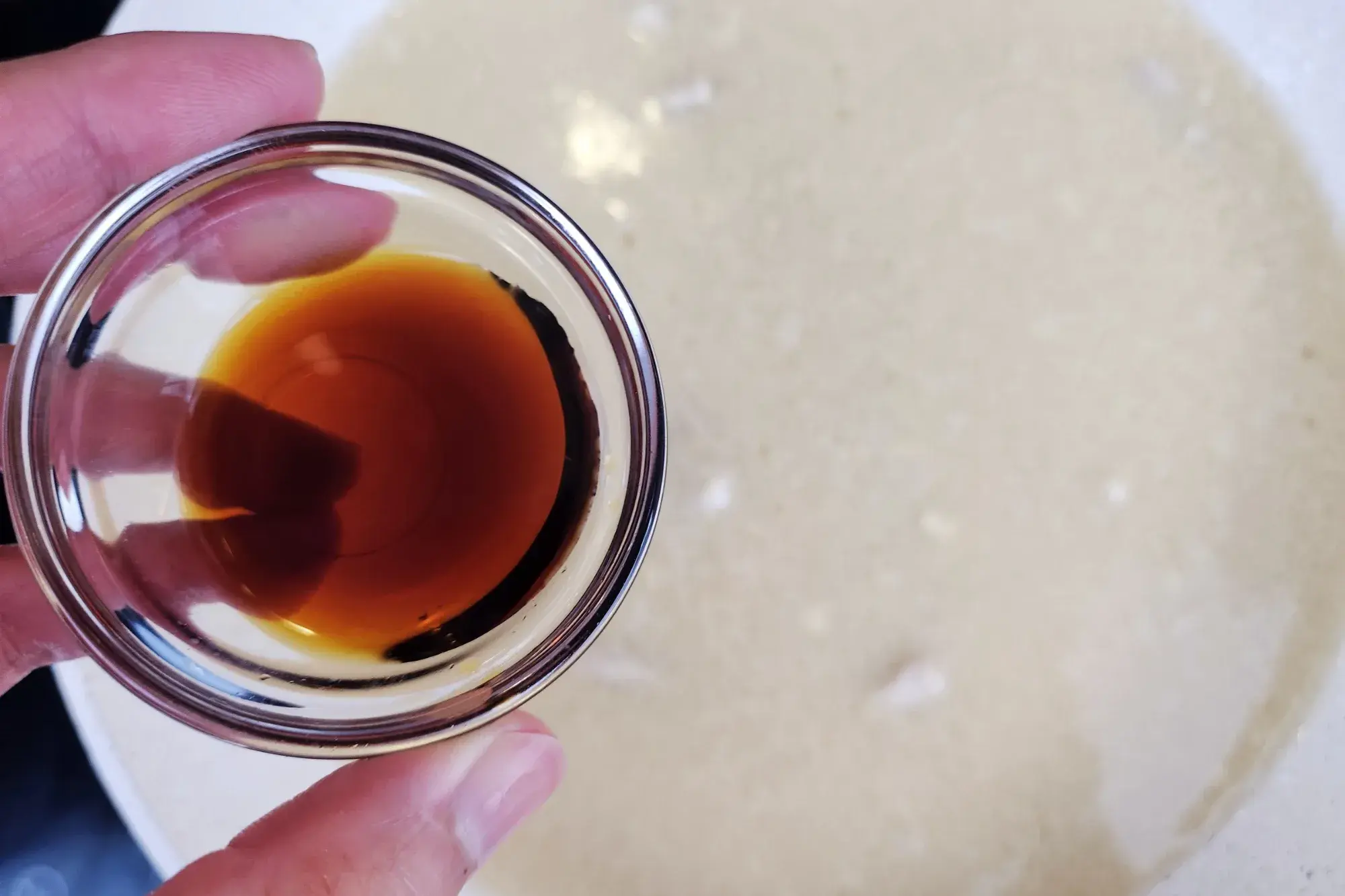 Add light soy sauce -Rad Na