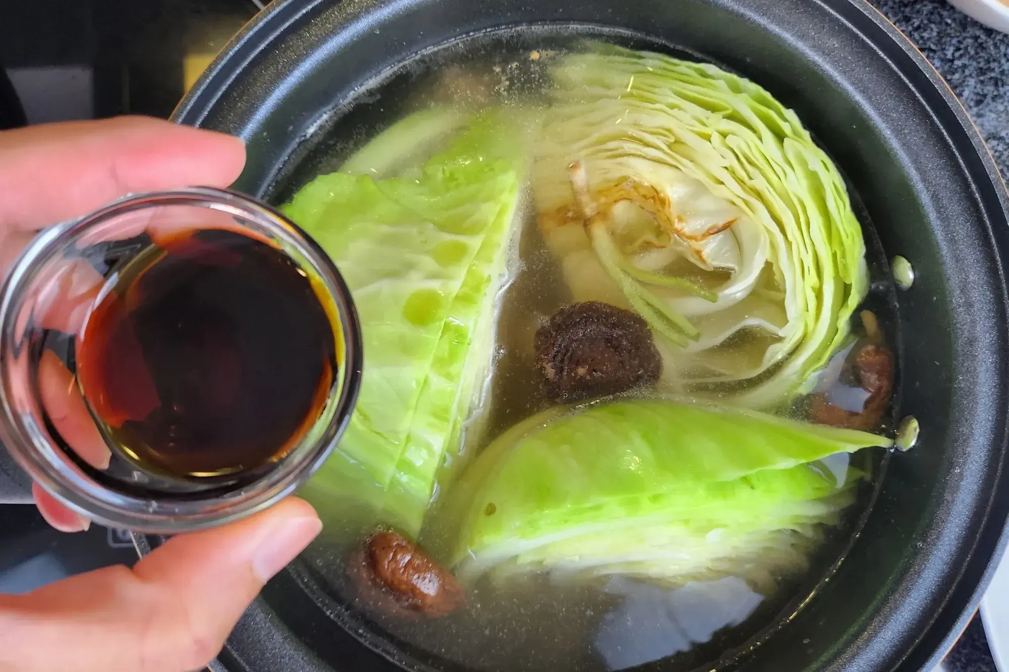 Add soy sauce-Cabbage Soup