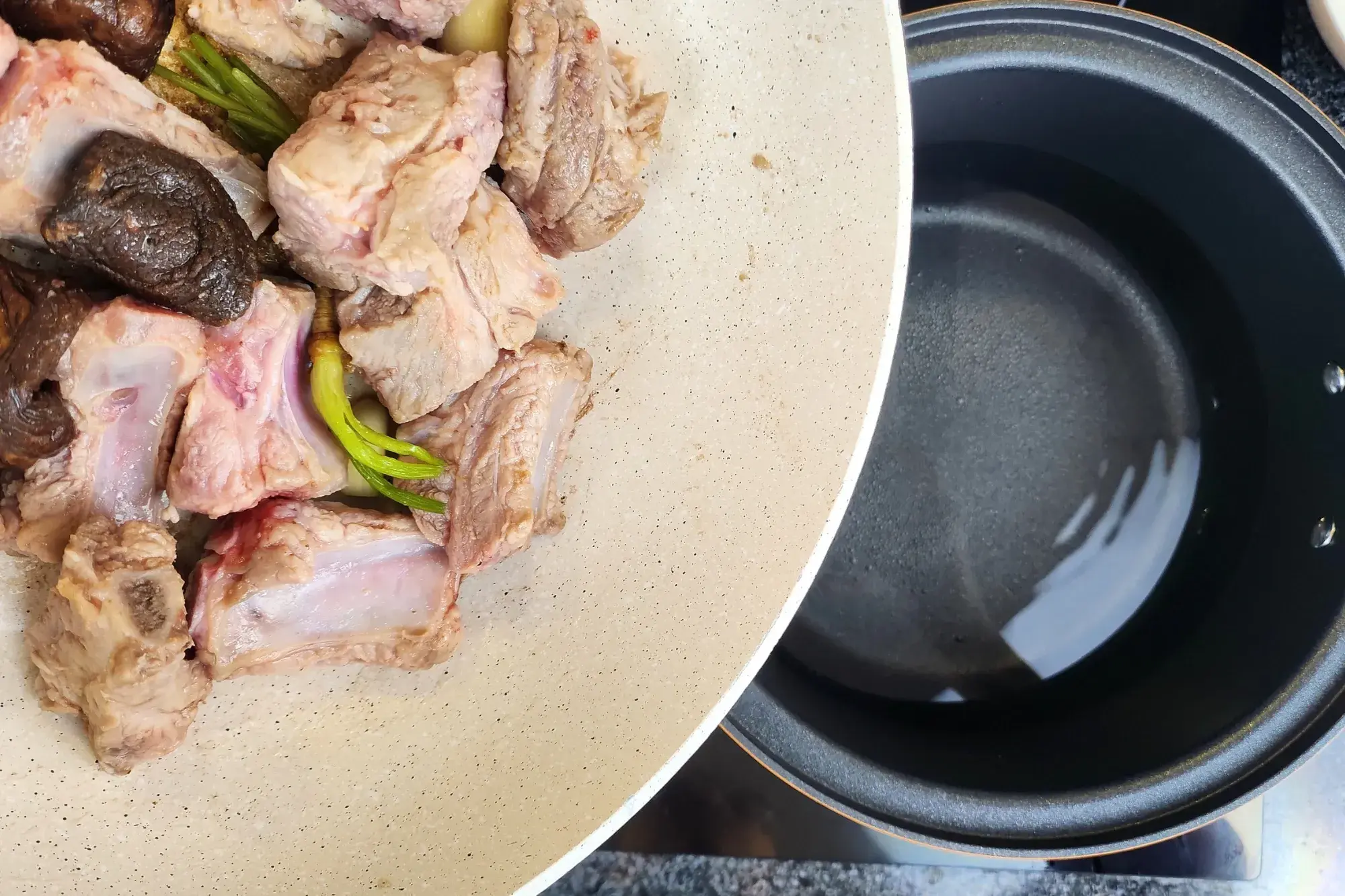 Add the pork mixture to the pot of boiling water. 