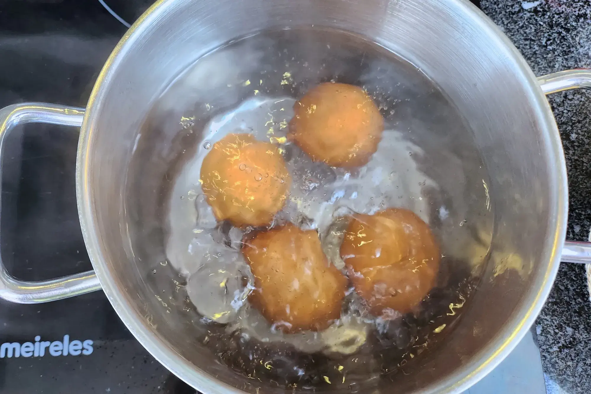 Boiling 4 eggs