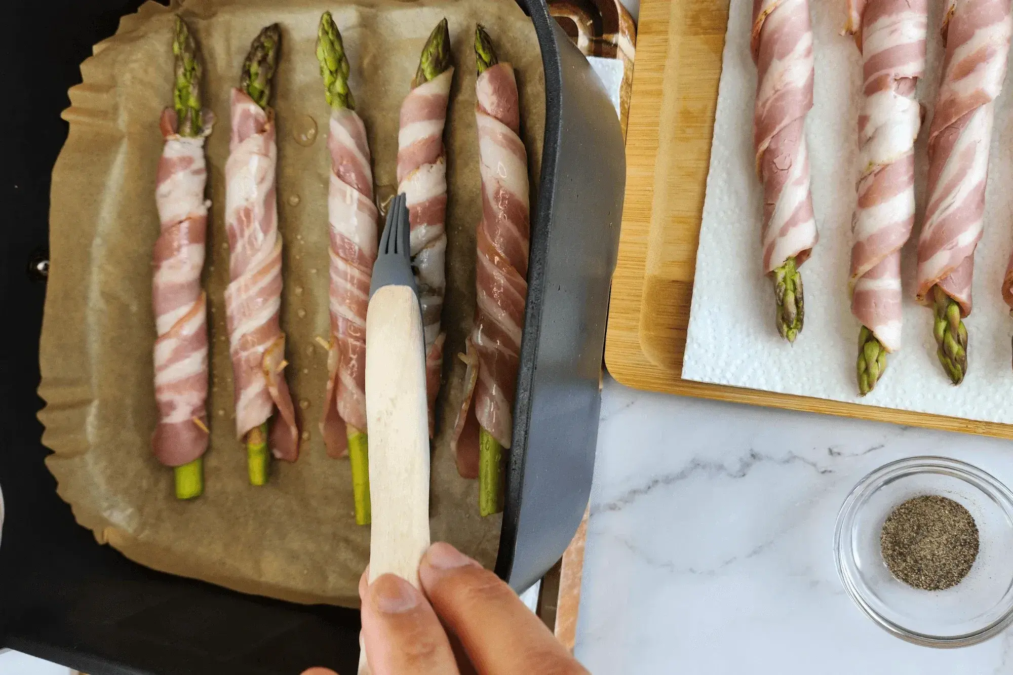 Brush with the mirin glaze 