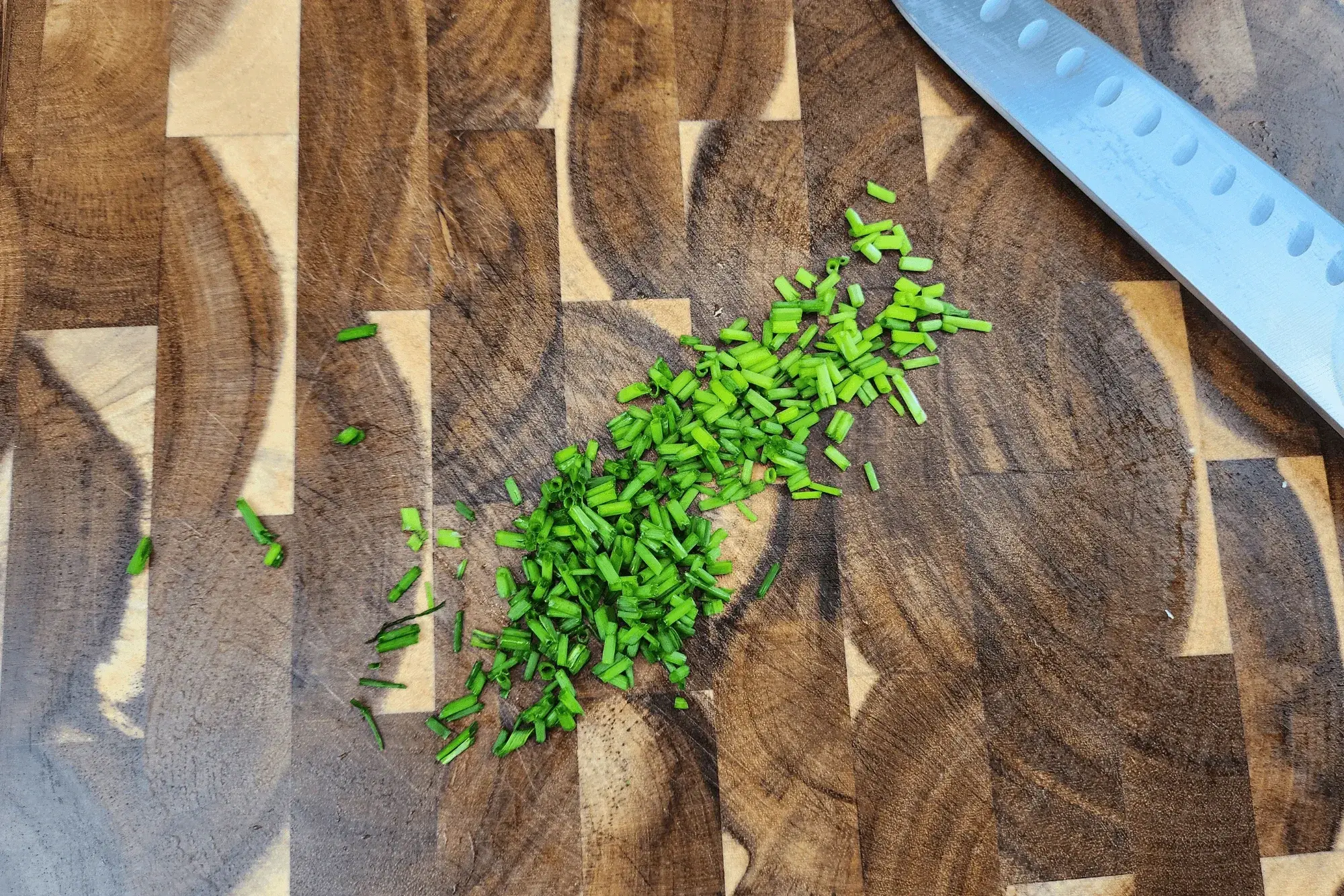 Chop finely spring onions to add a fresh, aromatic flavor.