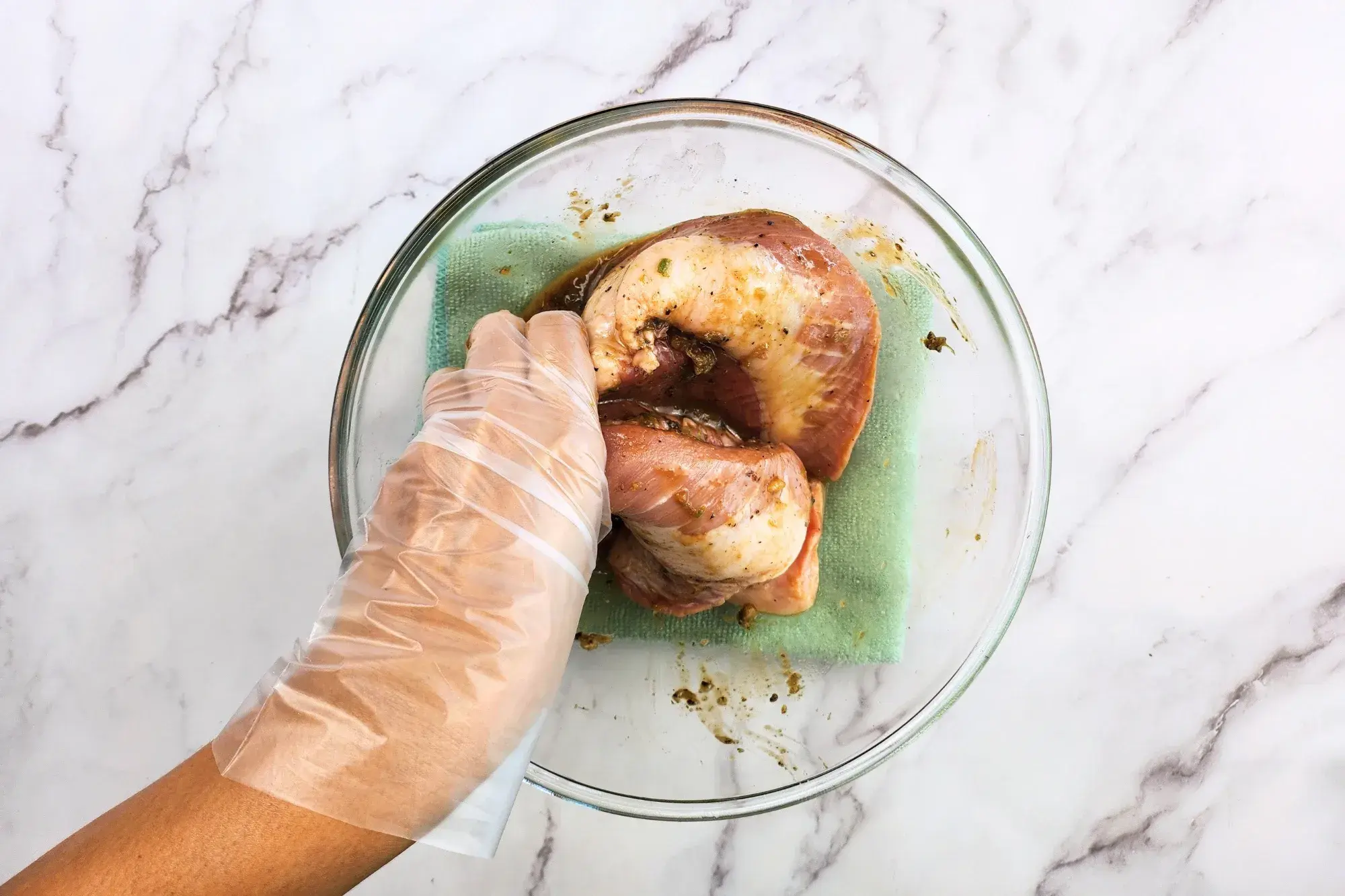 Coat the pork jowl slices evenly
