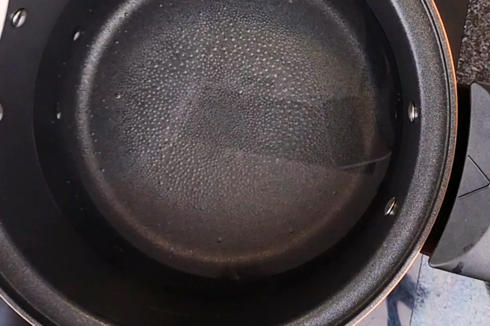 Fill a pot with 6 cups