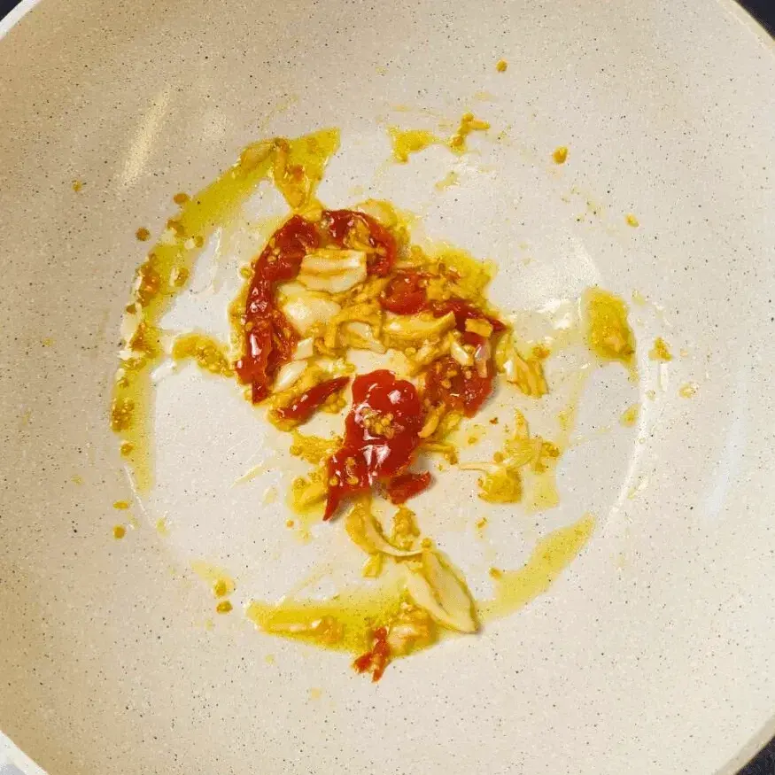 Garlic and chilli being fried in a pan