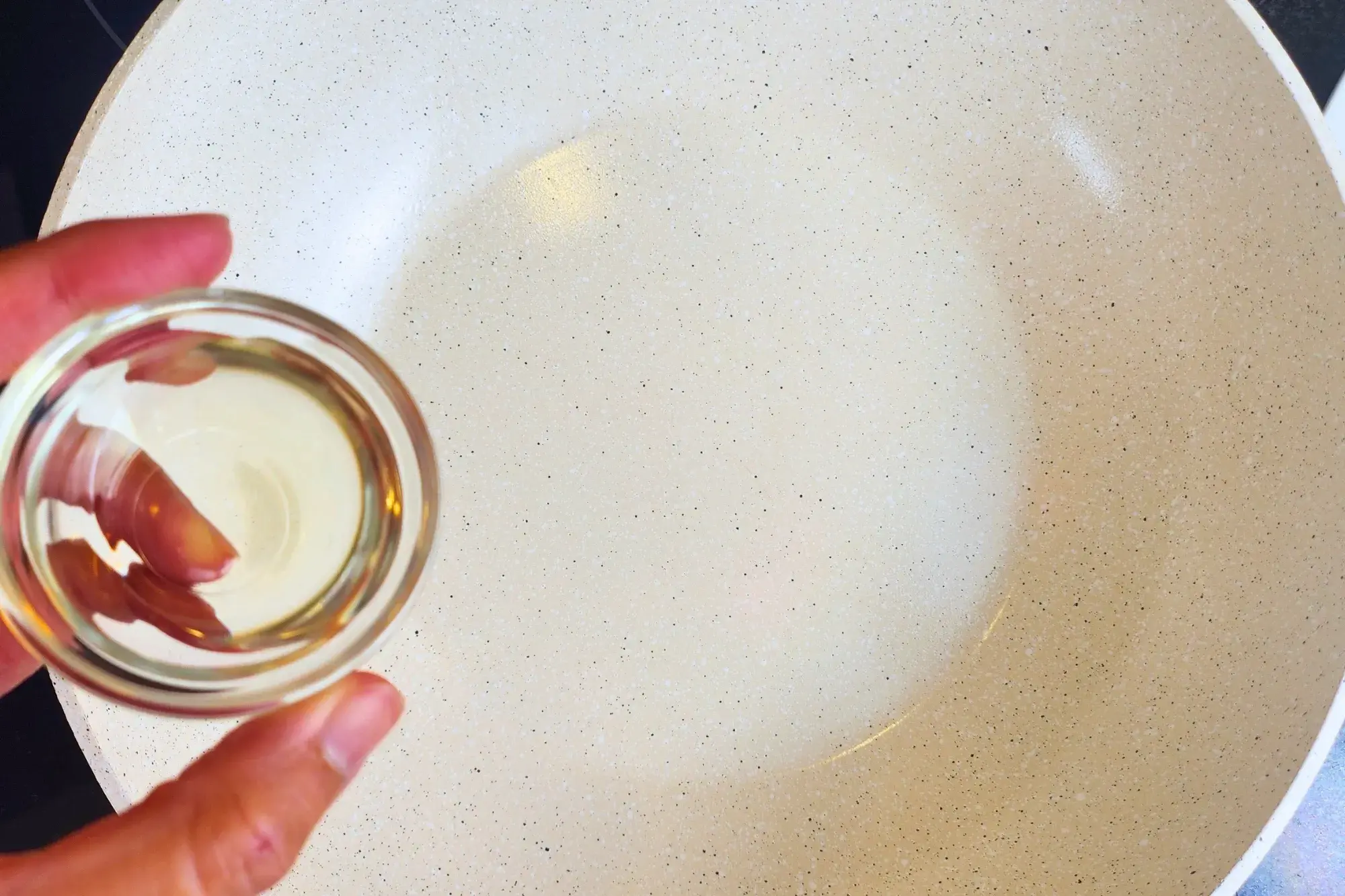 Heat 1 tablespoon of oil in a skillet 