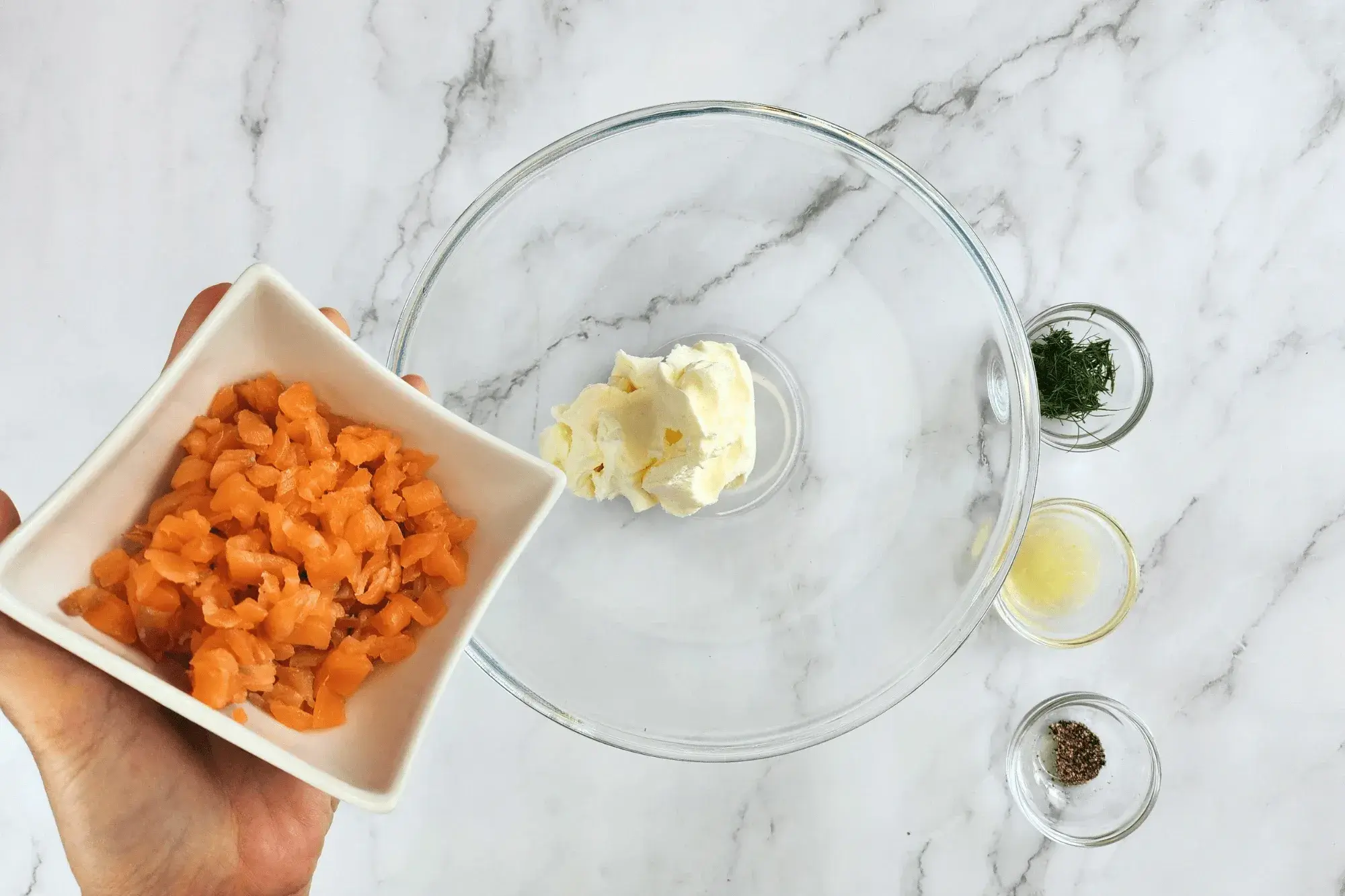 In a bowl, mix cream cheese, smoked salmon