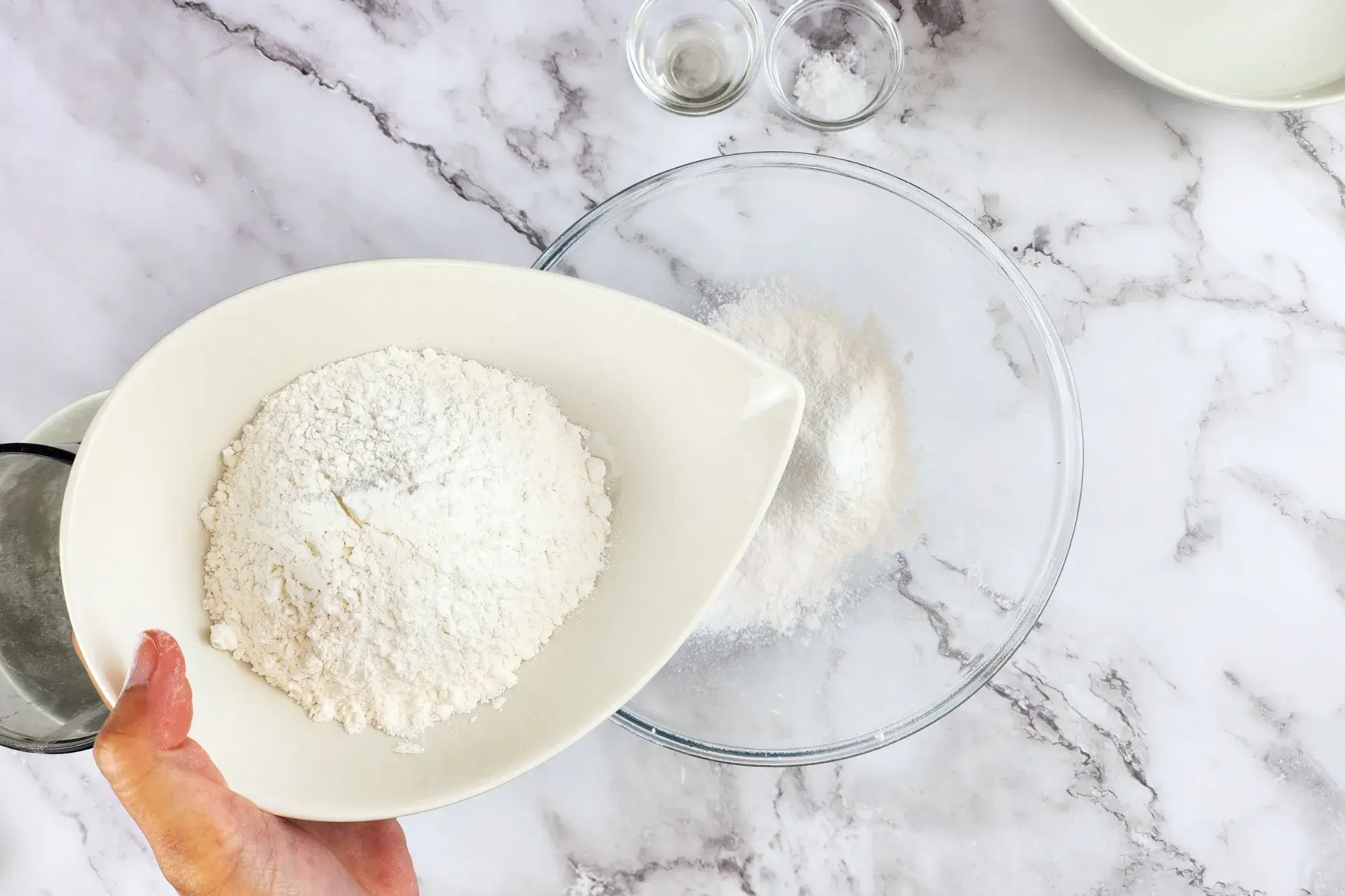 In a mixing bowl, combine rice flour, tapioca starch