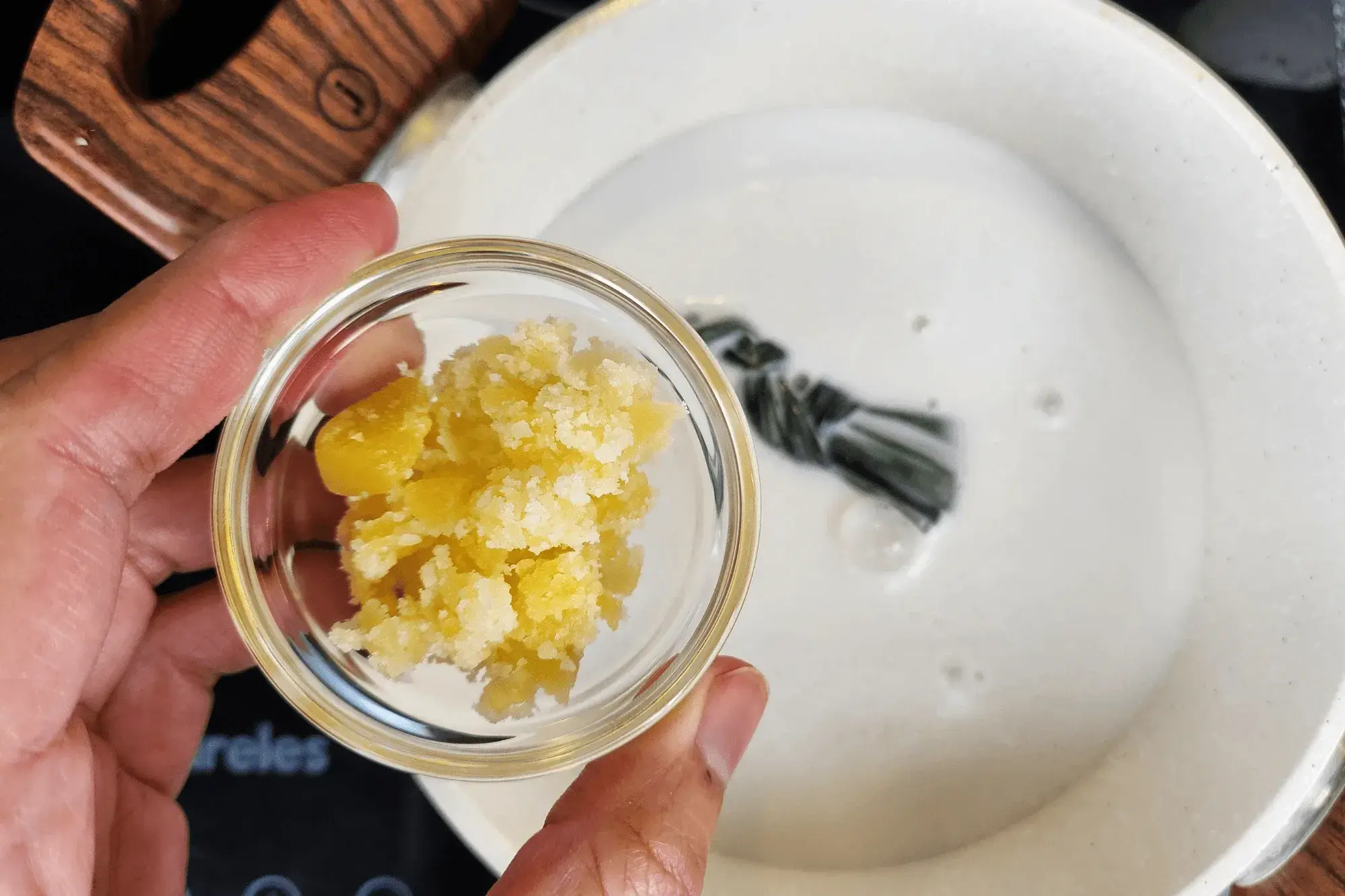 In a pot, combine coconut milk, pandan leaf, sugar, salt, and palm sugar.