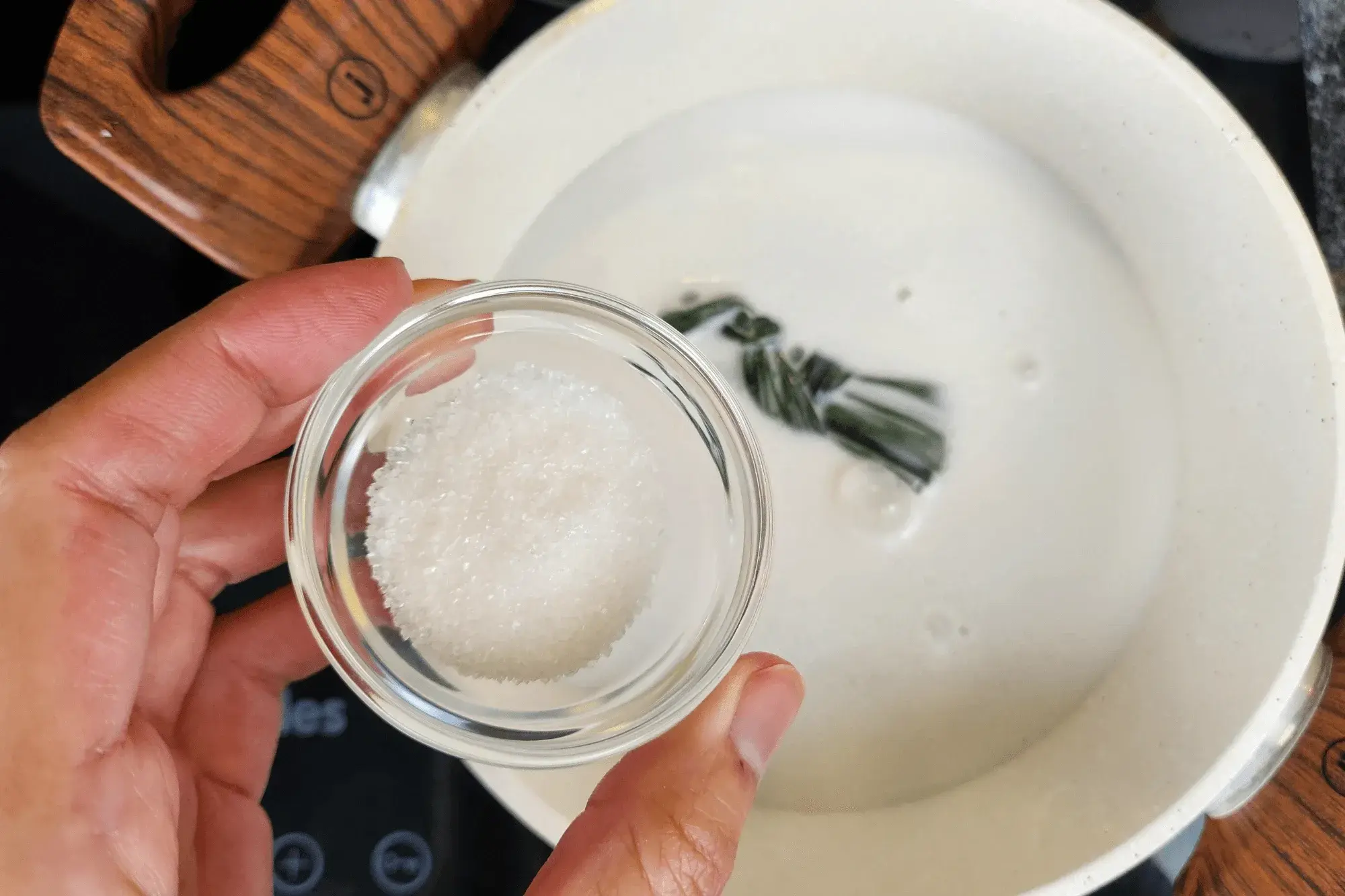 In a pot, combine coconut milk, pandan leaf, sugar
