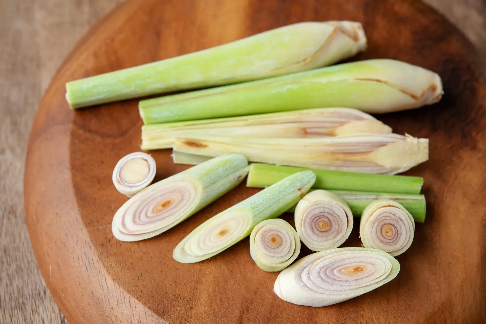 Lemongrass (ตะไคร้) Lemongrass (ตะไคร้)