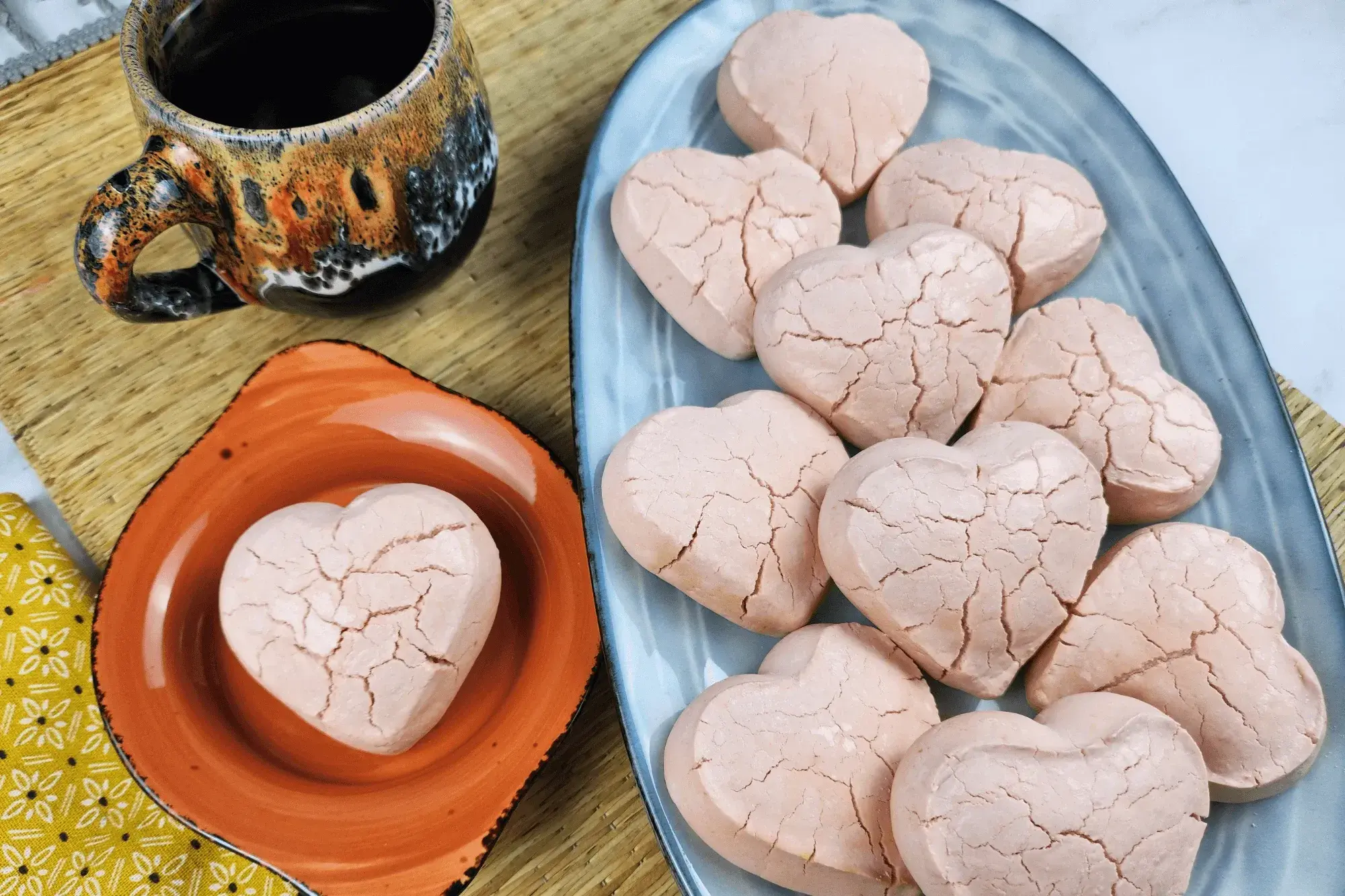  Let the cookies cool before serving.