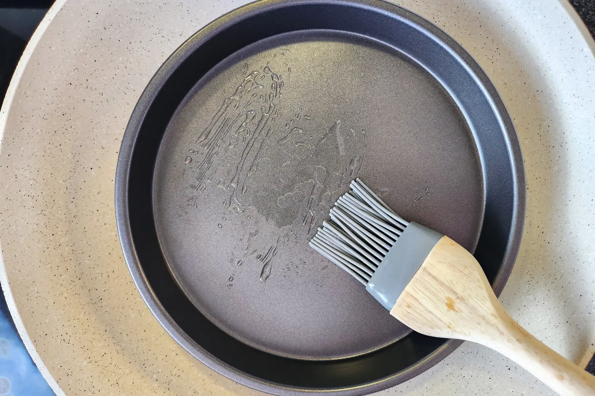 Lightly brush oil onto your steaming tray