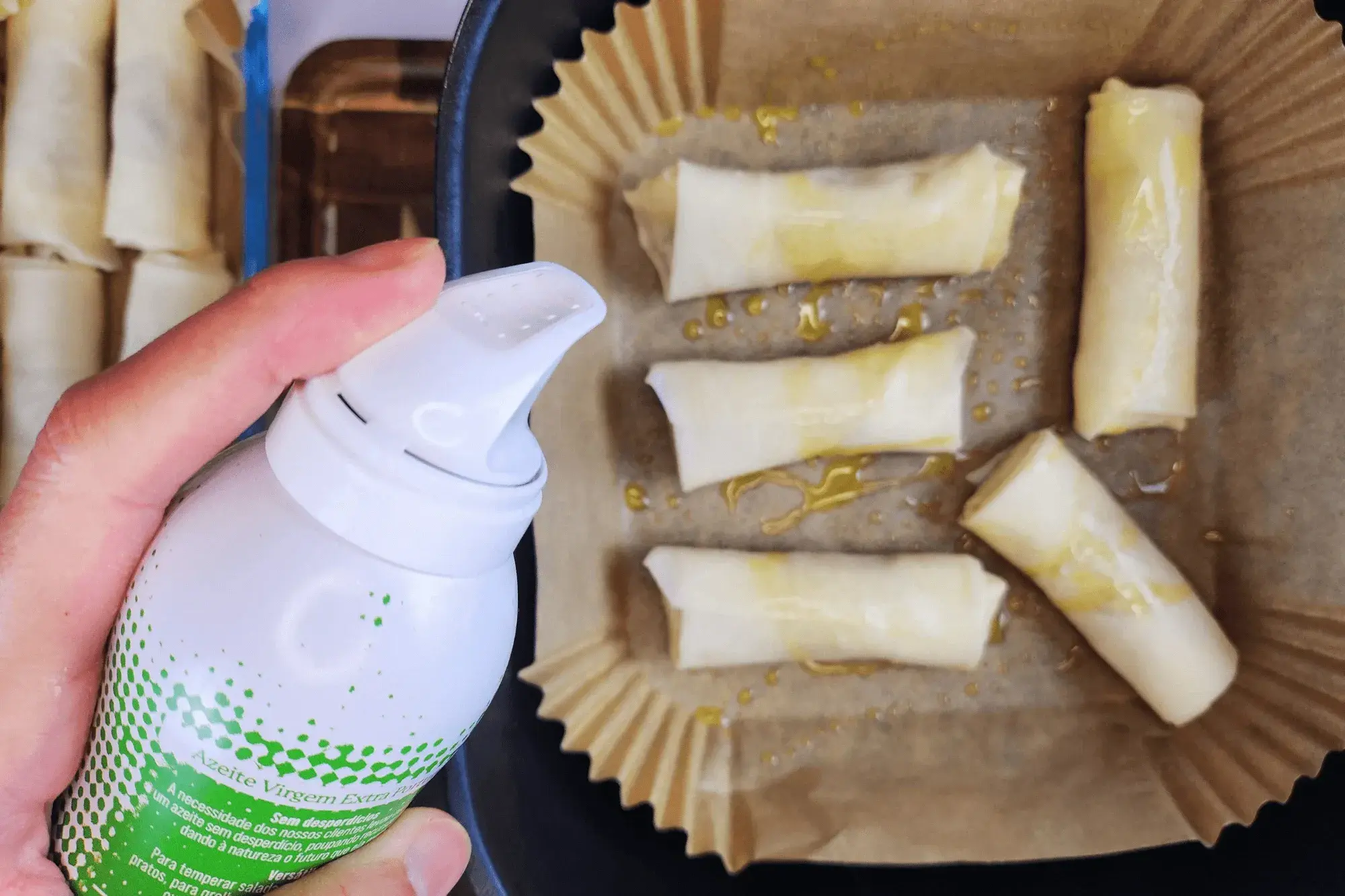 Lightly brush or spray the rolls with oil for extra crispiness. 2