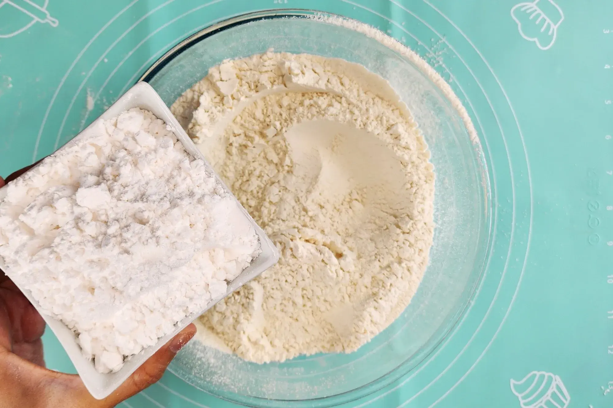 Mix bread flour and potato starch together