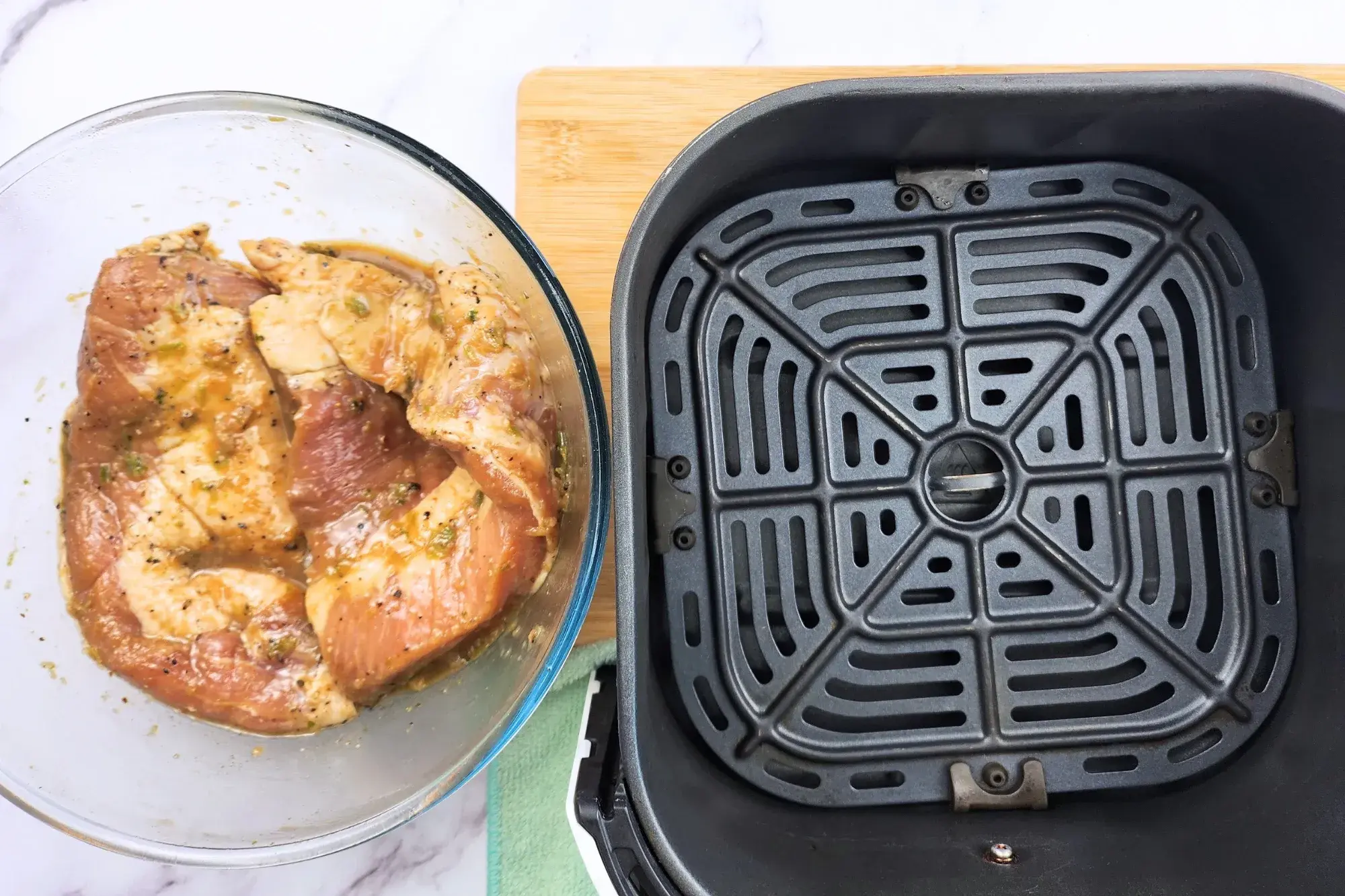 Prepare marinated pork jowl to cook