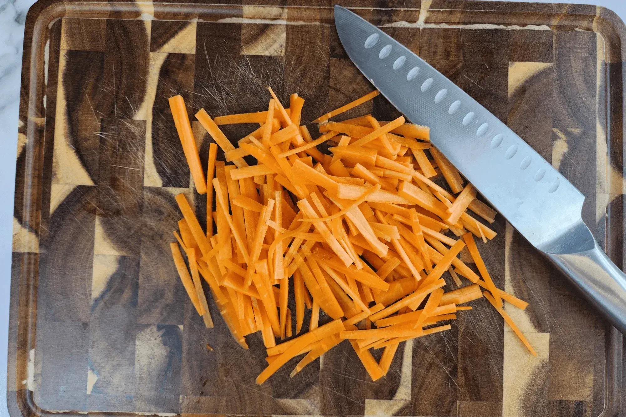 Shred the carrot into thin strips.
