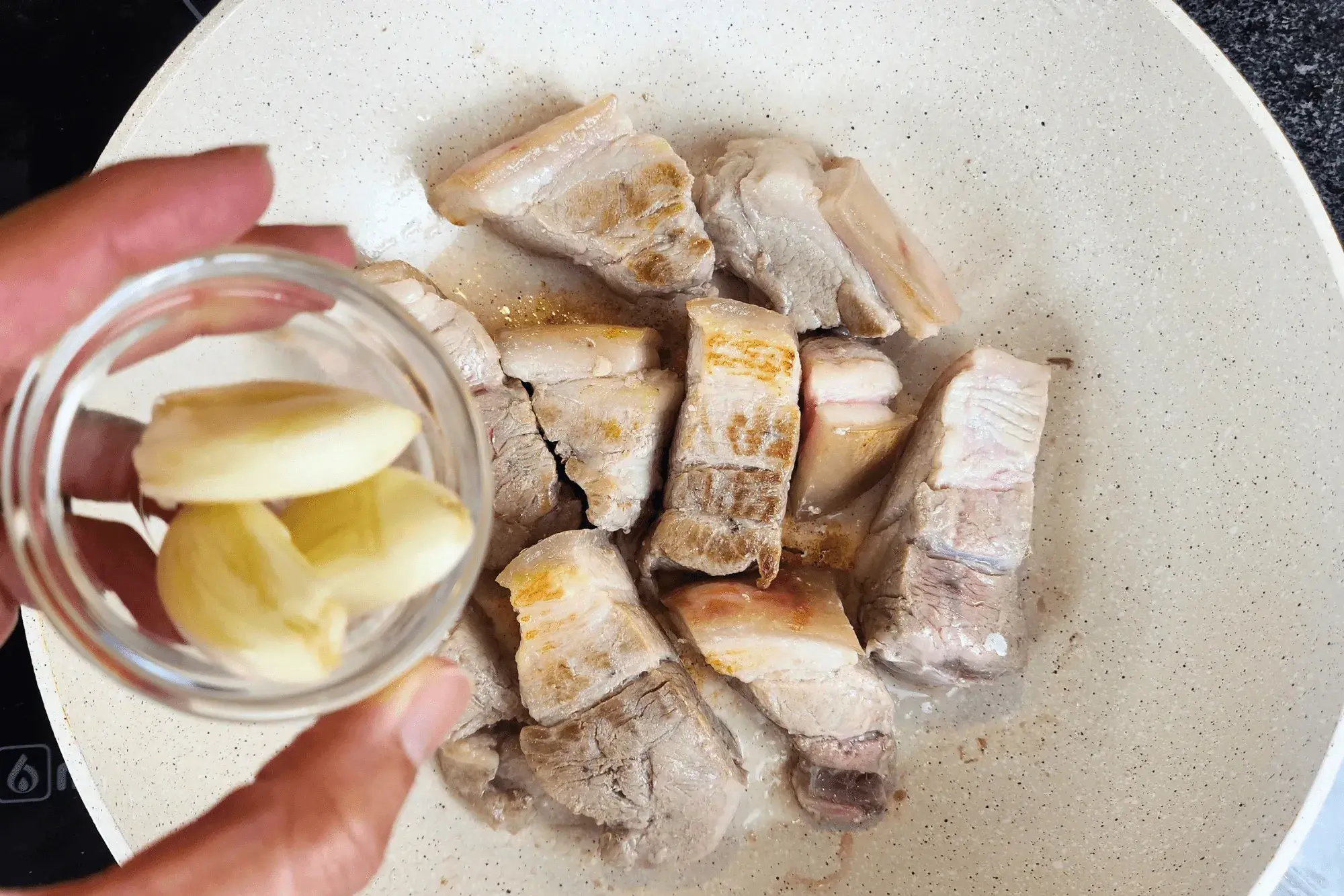 smashed garlic and pork belly in the wok