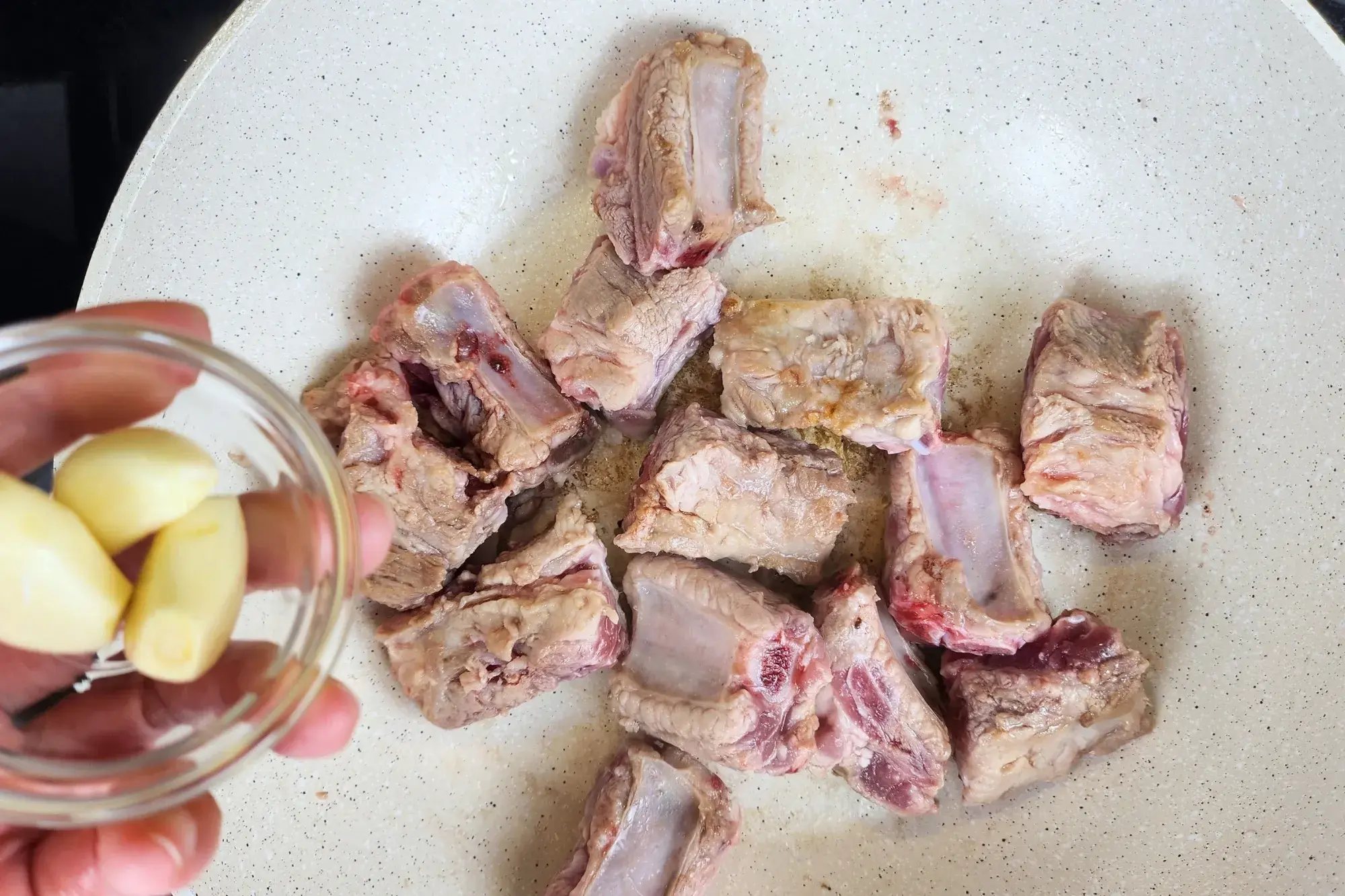 Then add the garlic-Cabbage Soup