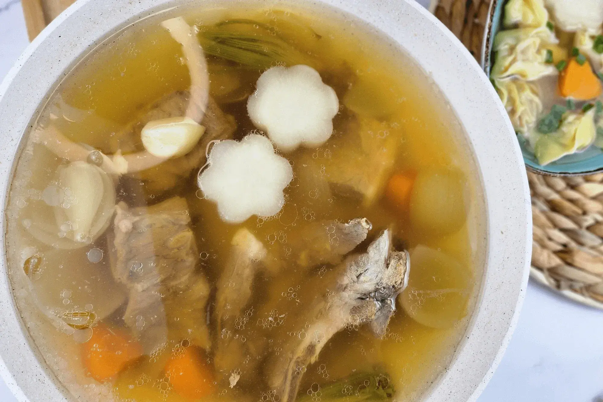 finished pork bones broth