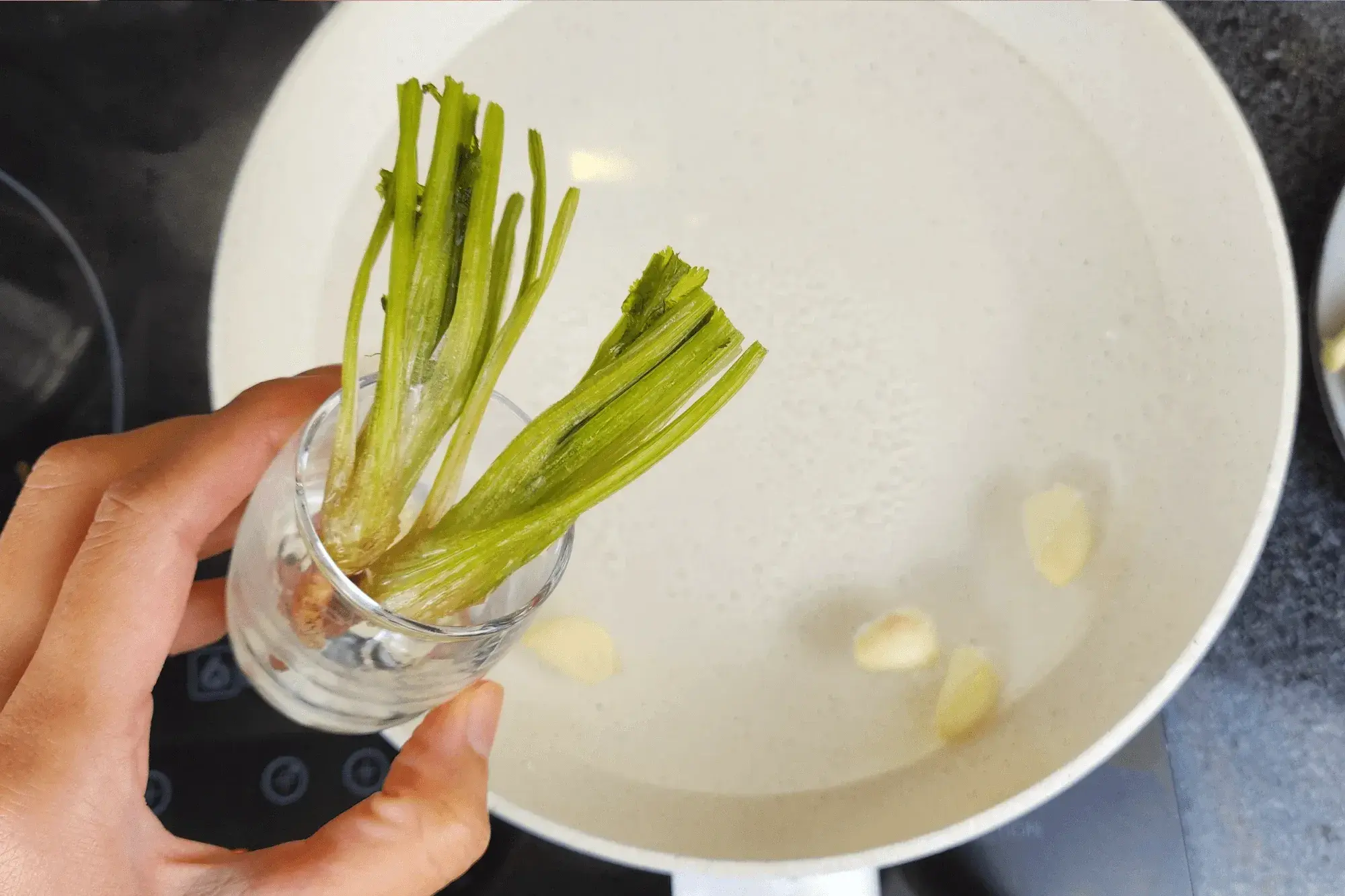 Cilantro Roots and garlic hot water