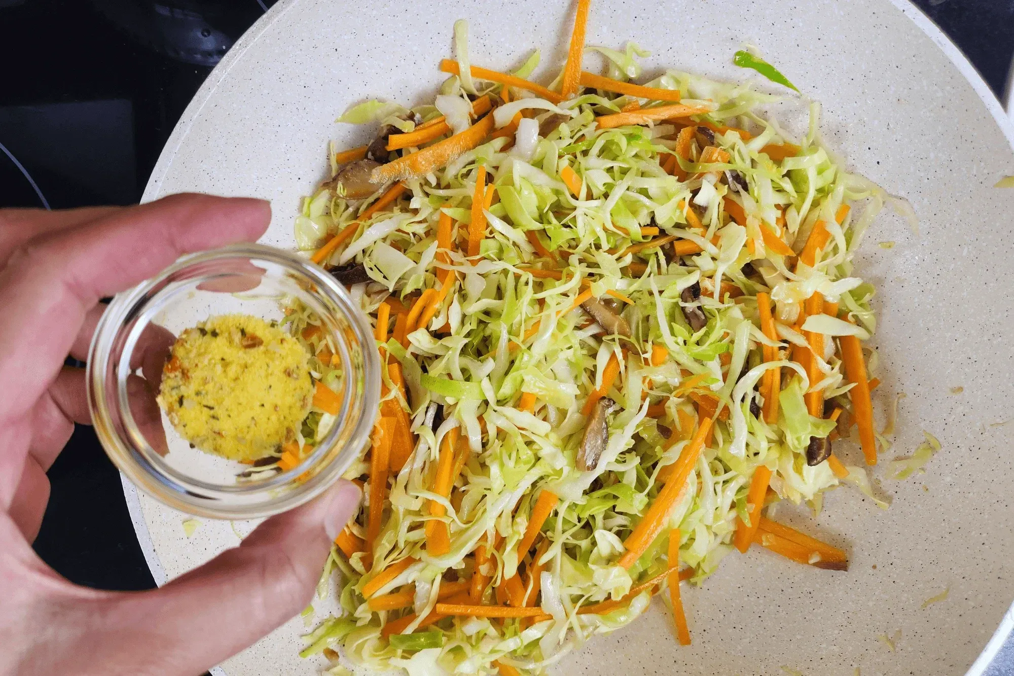 Add seasoning powder-spring rolls