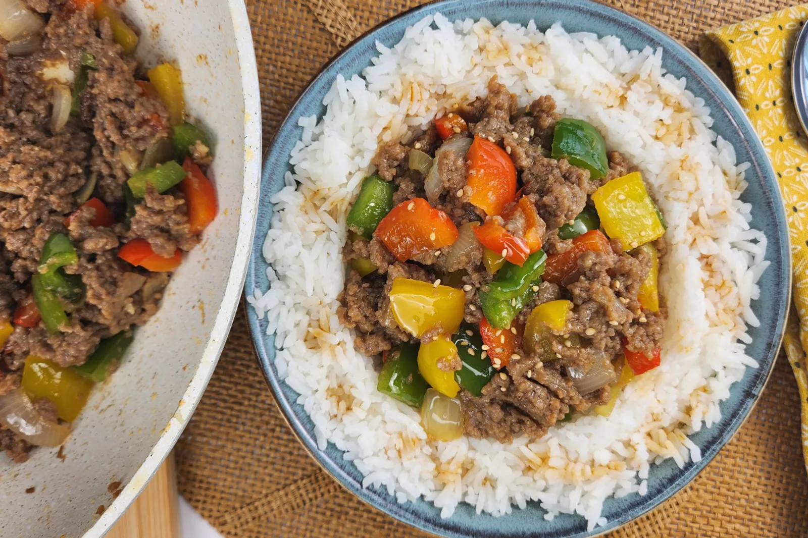 Beef and Pepper Rice Bowl (Quick & Easy Dinner!)