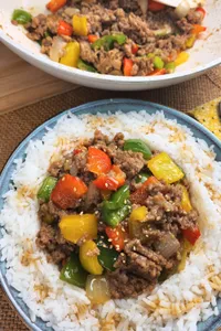 Beef and Pepper Rice Bowl (Quick & Easy Dinner!)