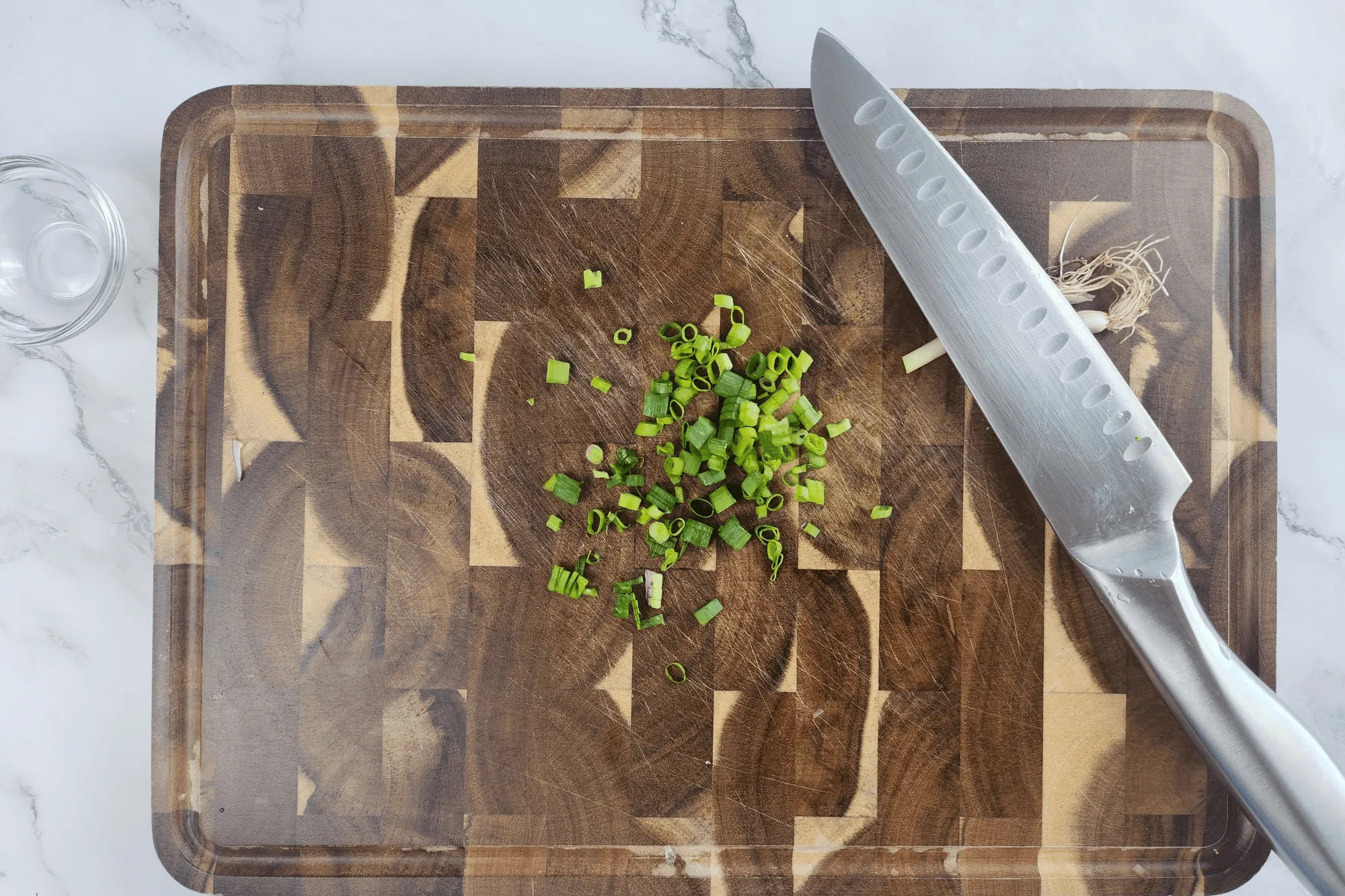 Chop the spring onions for garnishing.