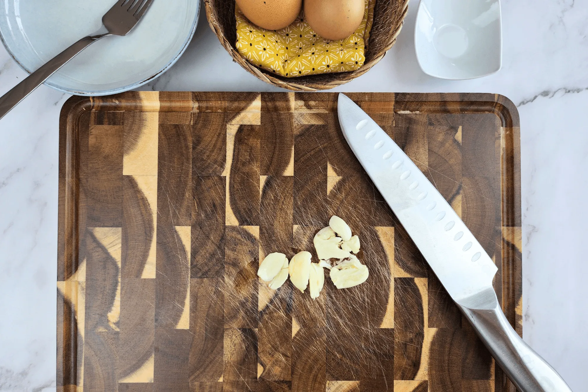 Crush the garlic lightly and set aside.