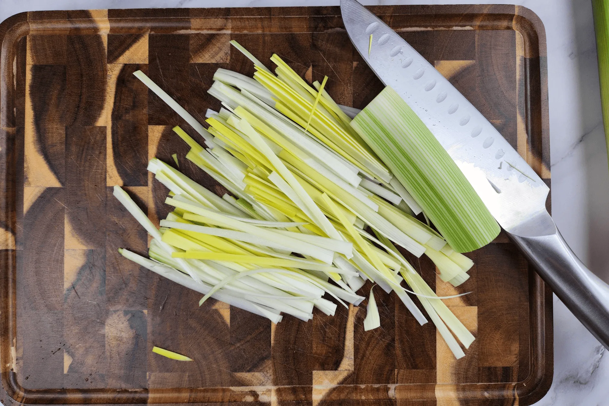 Cut the leeks into thin strips