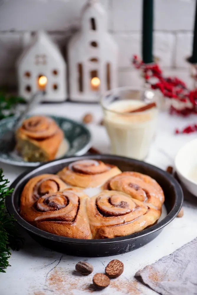 Festive Eggnog Cinnamon Rolls