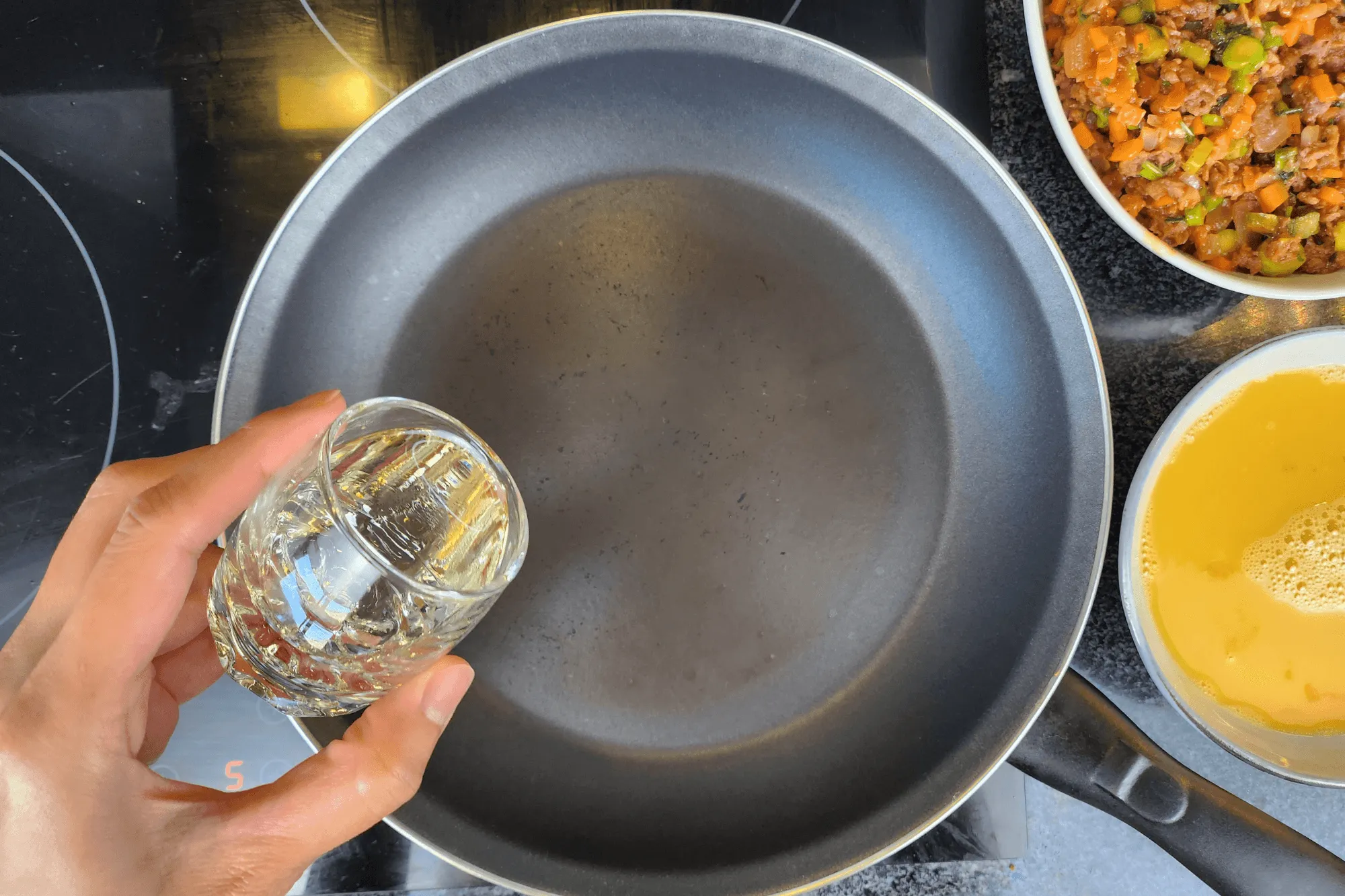 Heat the remaining 1 tablespoon of oil in another pan over medium heat. Swirl the pan to coat it evenly with oil.