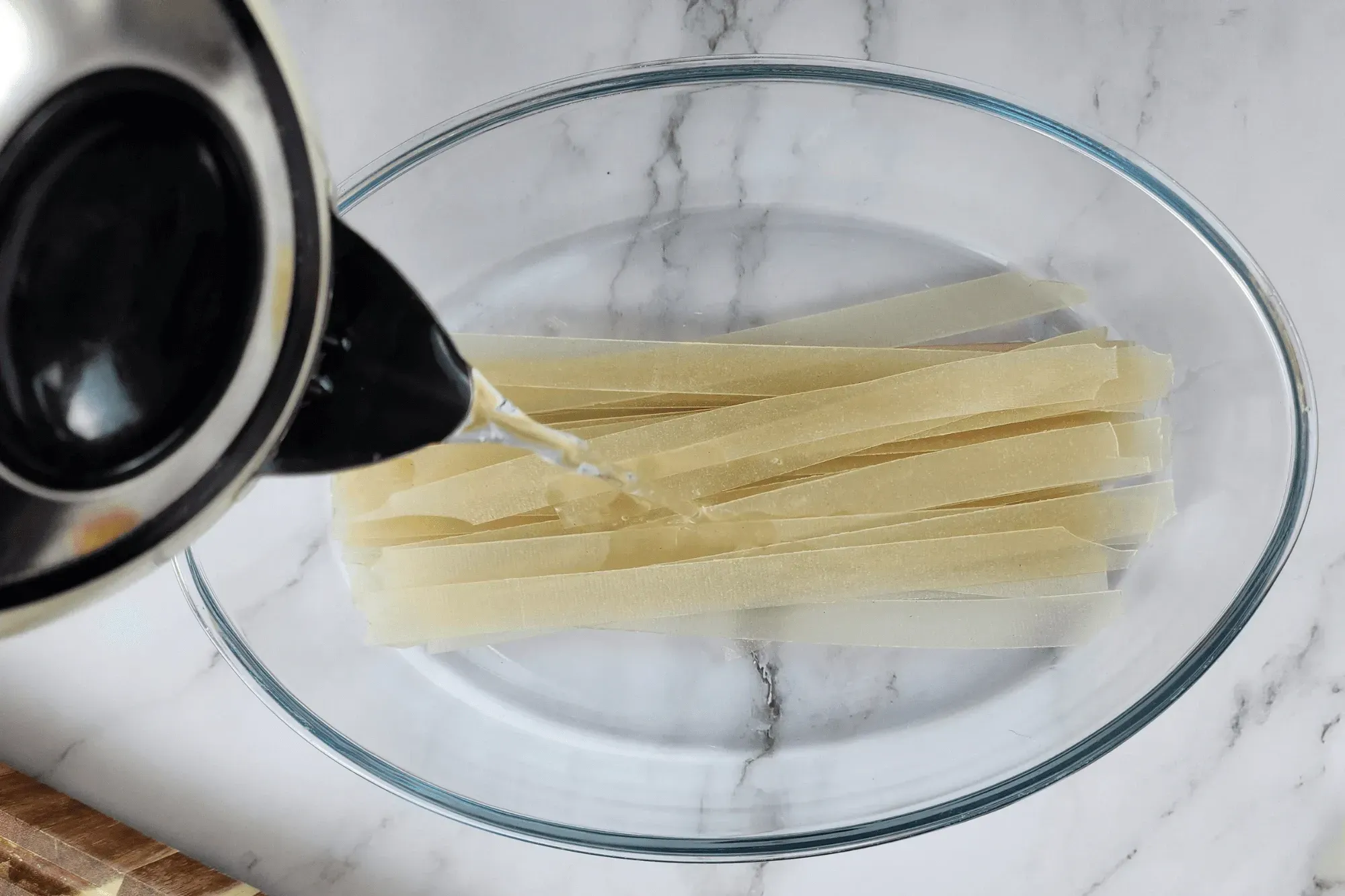  If using dried noodles, soak them in warm water until soft