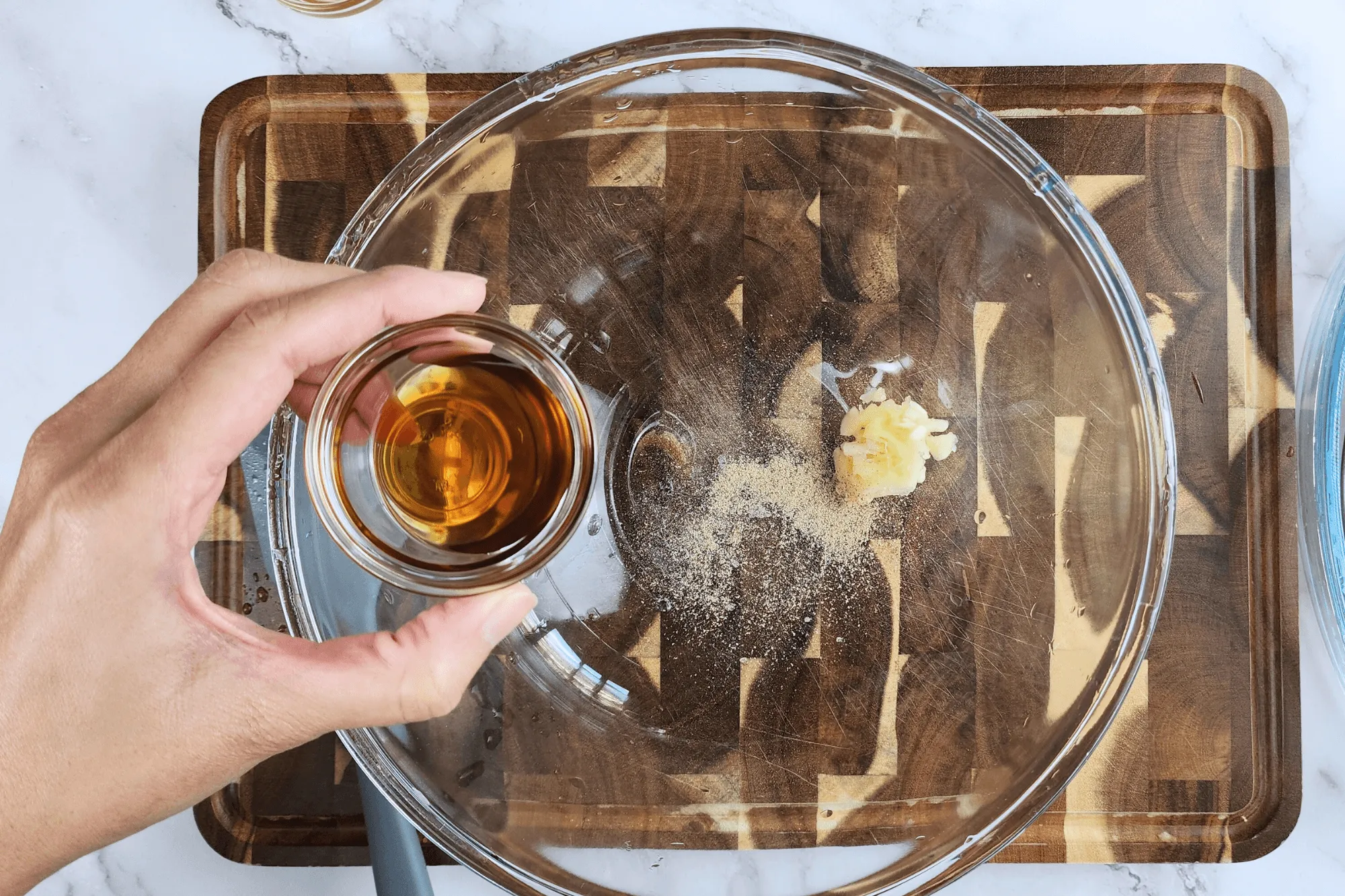 In a bowl, combine sesame oil