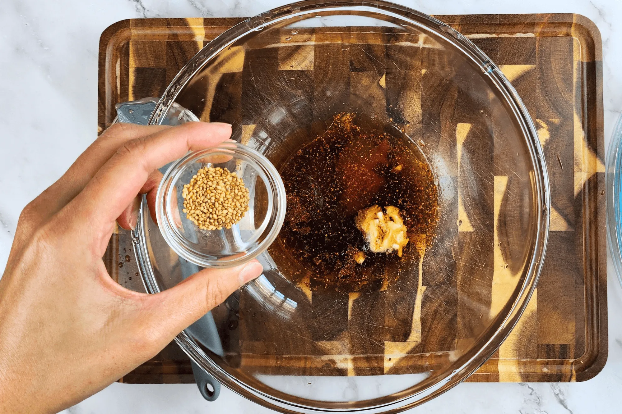 In a bowl, combine sesame seeds