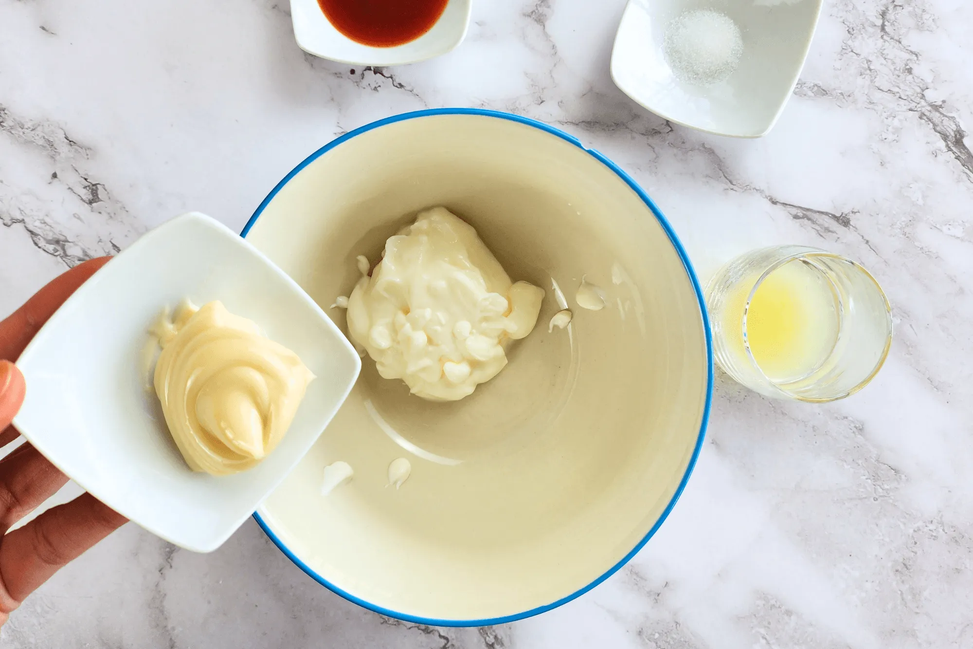 In a medium bowl, add the Greek yogurt and mayonnaise. Stir until smooth and well combined.