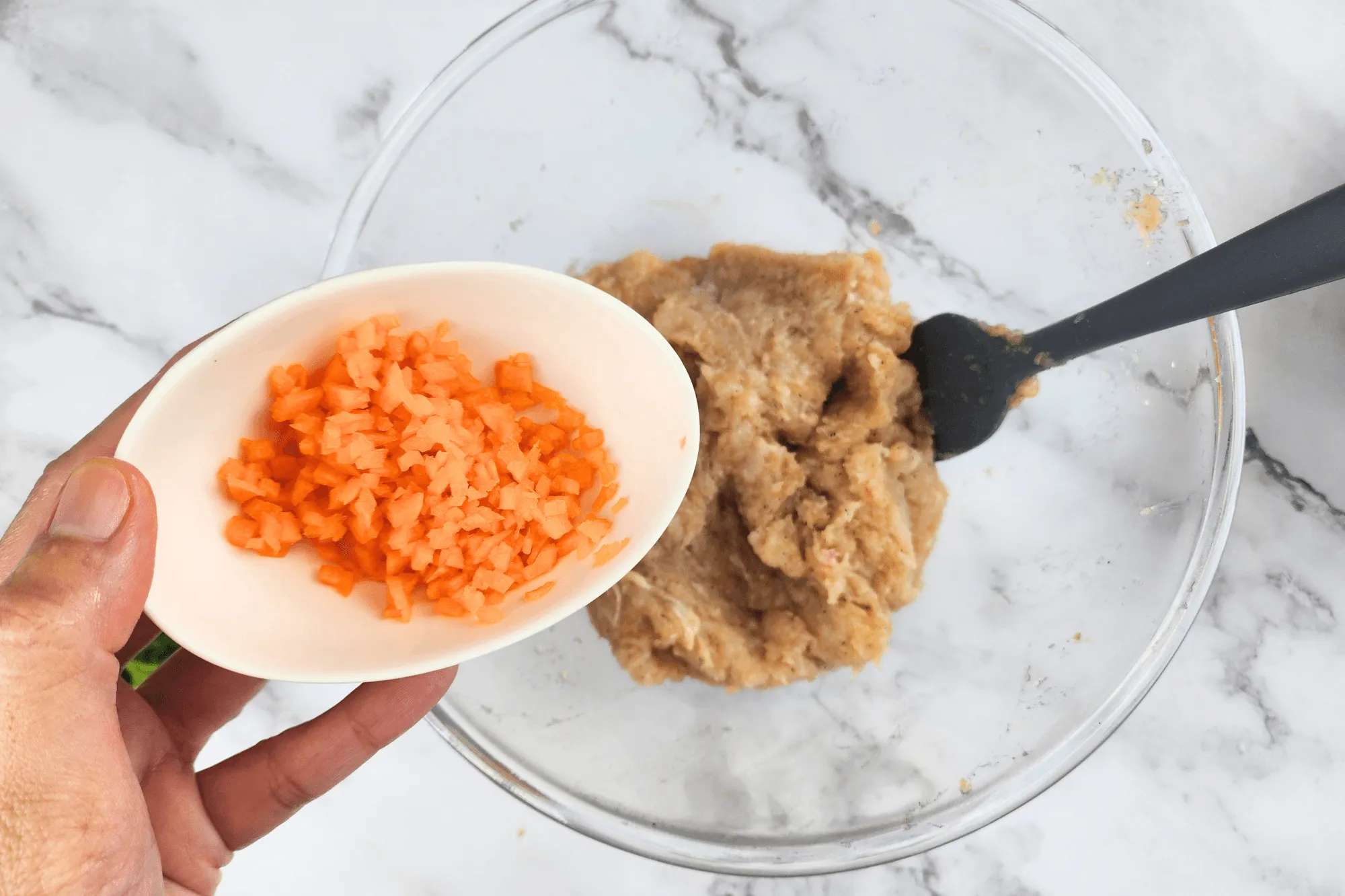 Mix ground chicken, minced garlic, black pepper-stuffed peppers, light soy sauce, oyster sauce, miced carrot