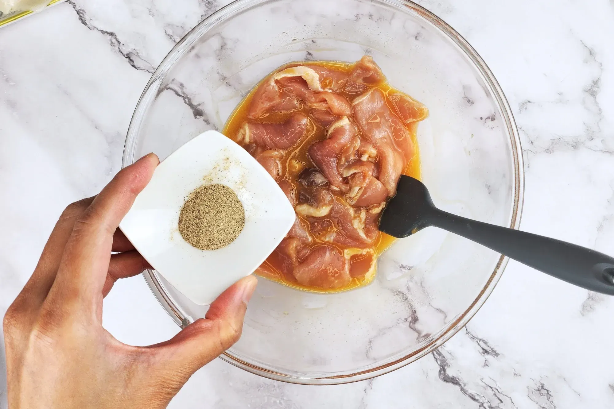 Mix sliced pork with tapioca starch, oyster sauce, light soy sauce, sesame oil, palm sugar, egg and pepper.