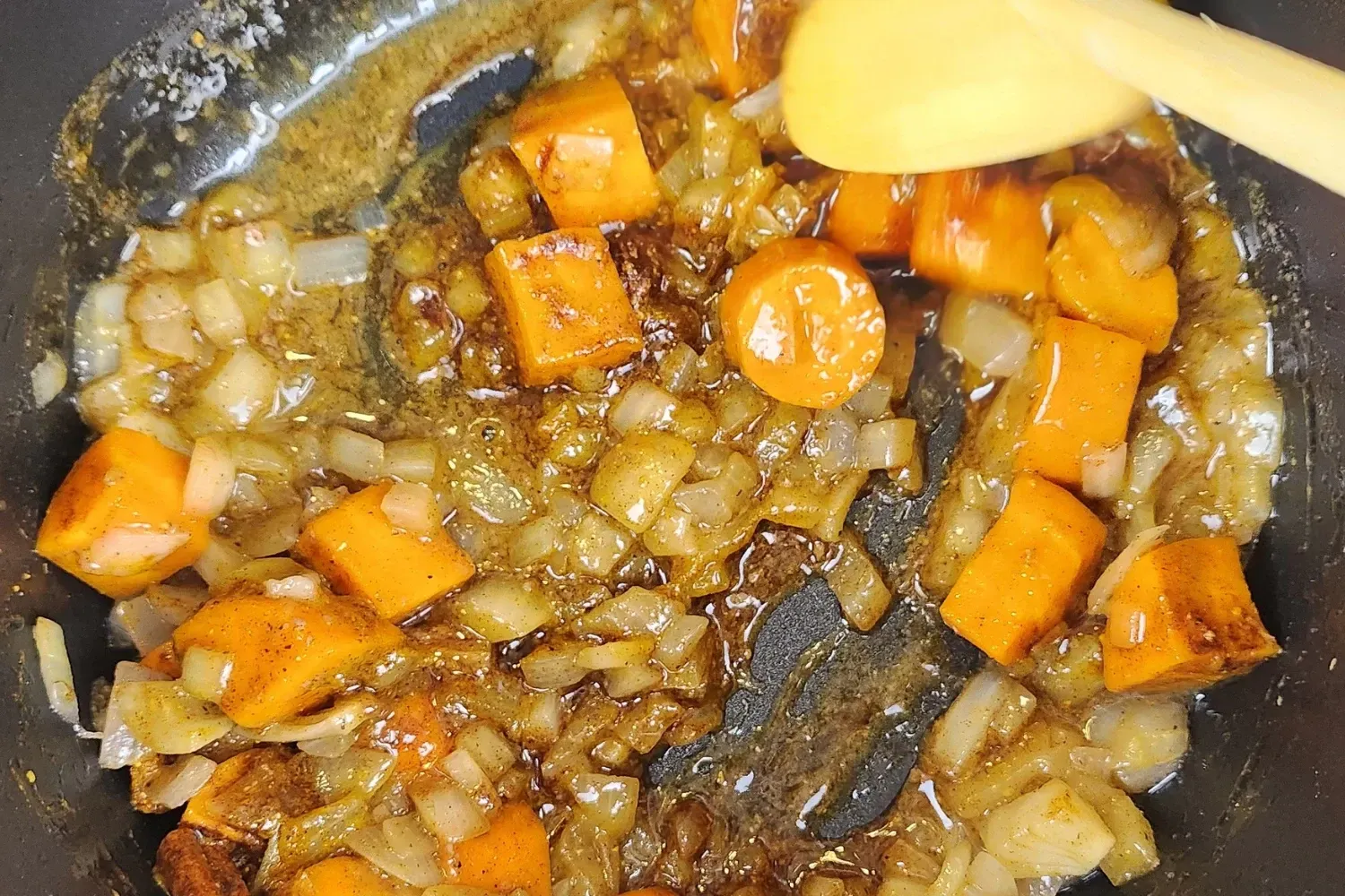 Mixed carrots and onions with spices.