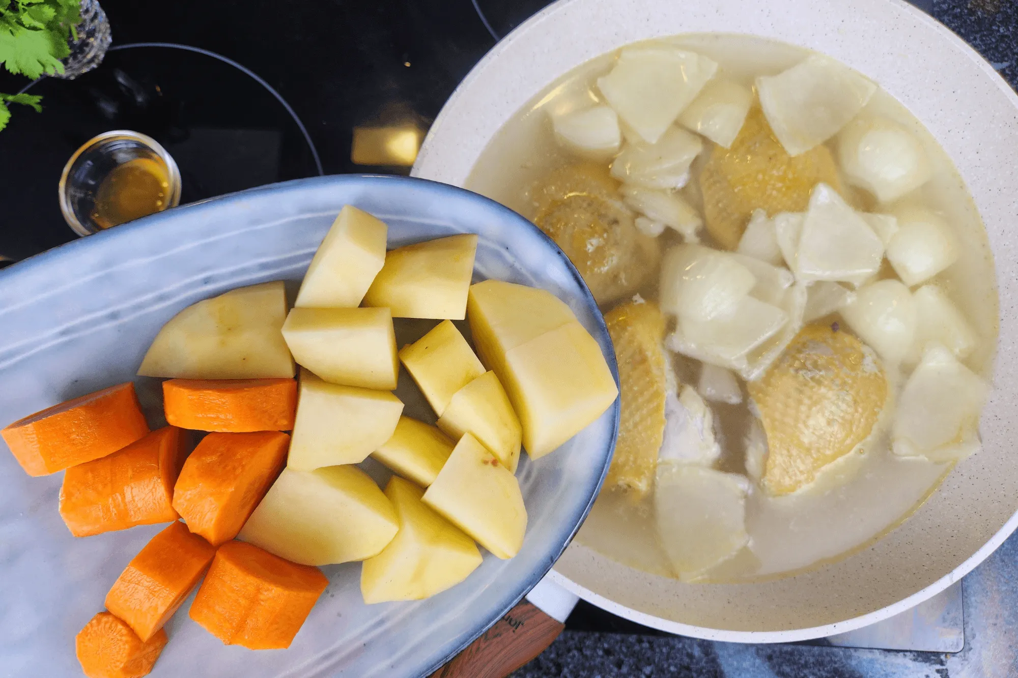 Once the water begins to boil, add the potato and carrot. Stir well.