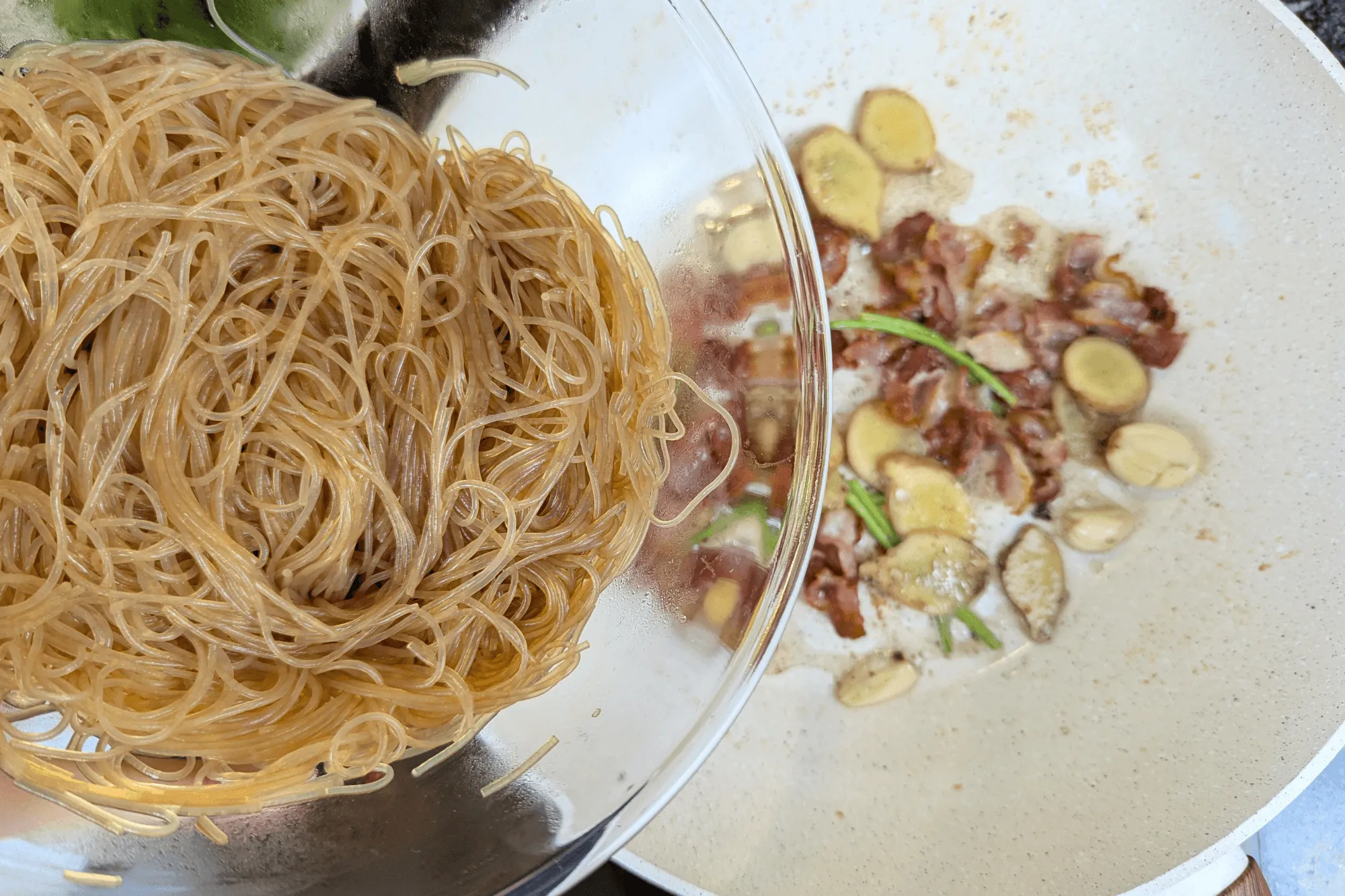 Place the marinated glass noodles on top of the cooked bacon. 