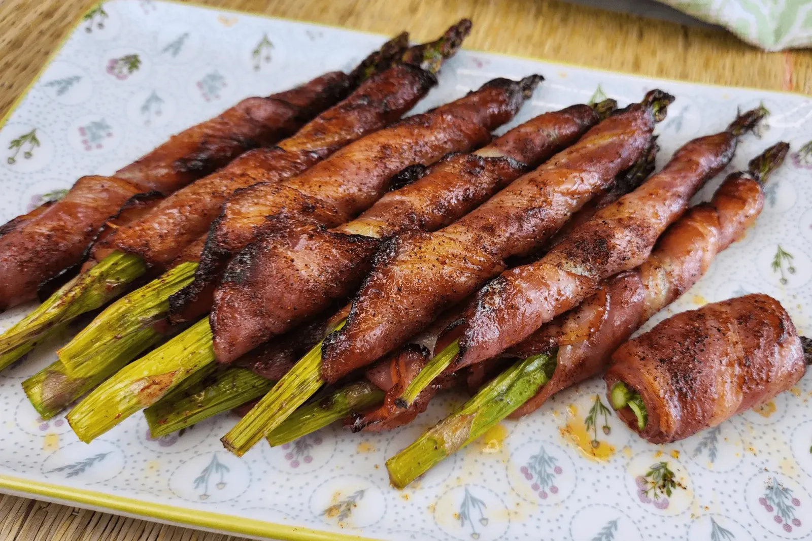 Delicious Easy-to-Make Bacon-Wrapped Asparagus 
