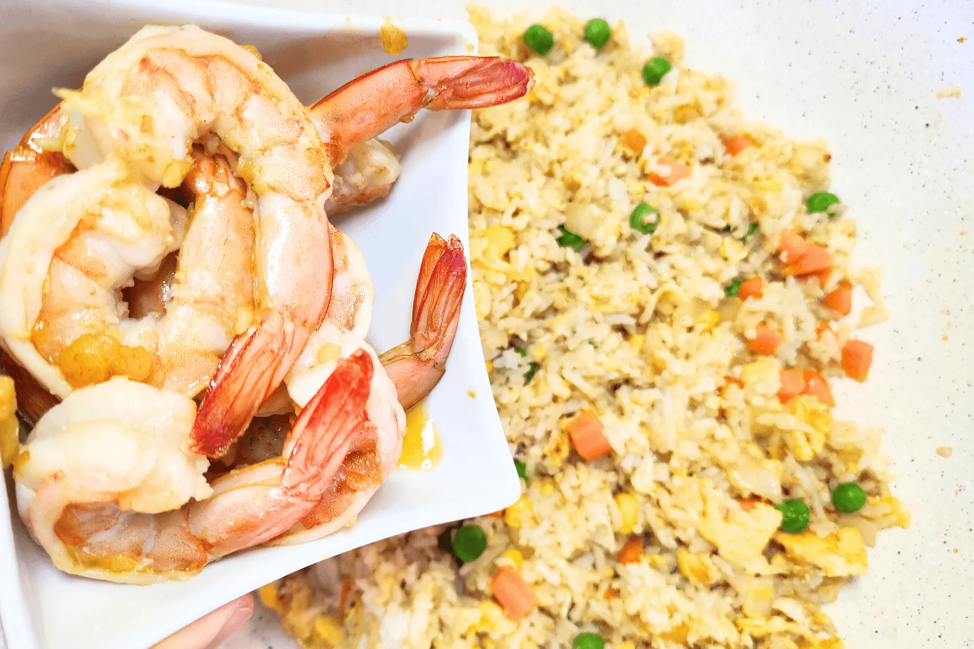 Return the cooked shrimp and chopped spring onion to the pan