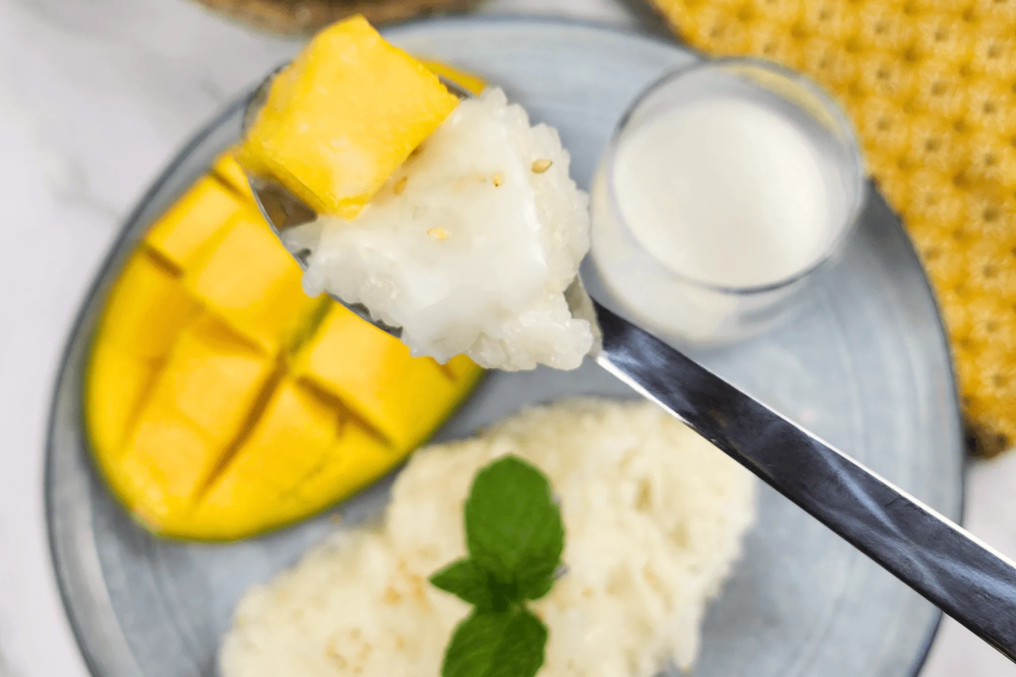 serving mango sticky rice